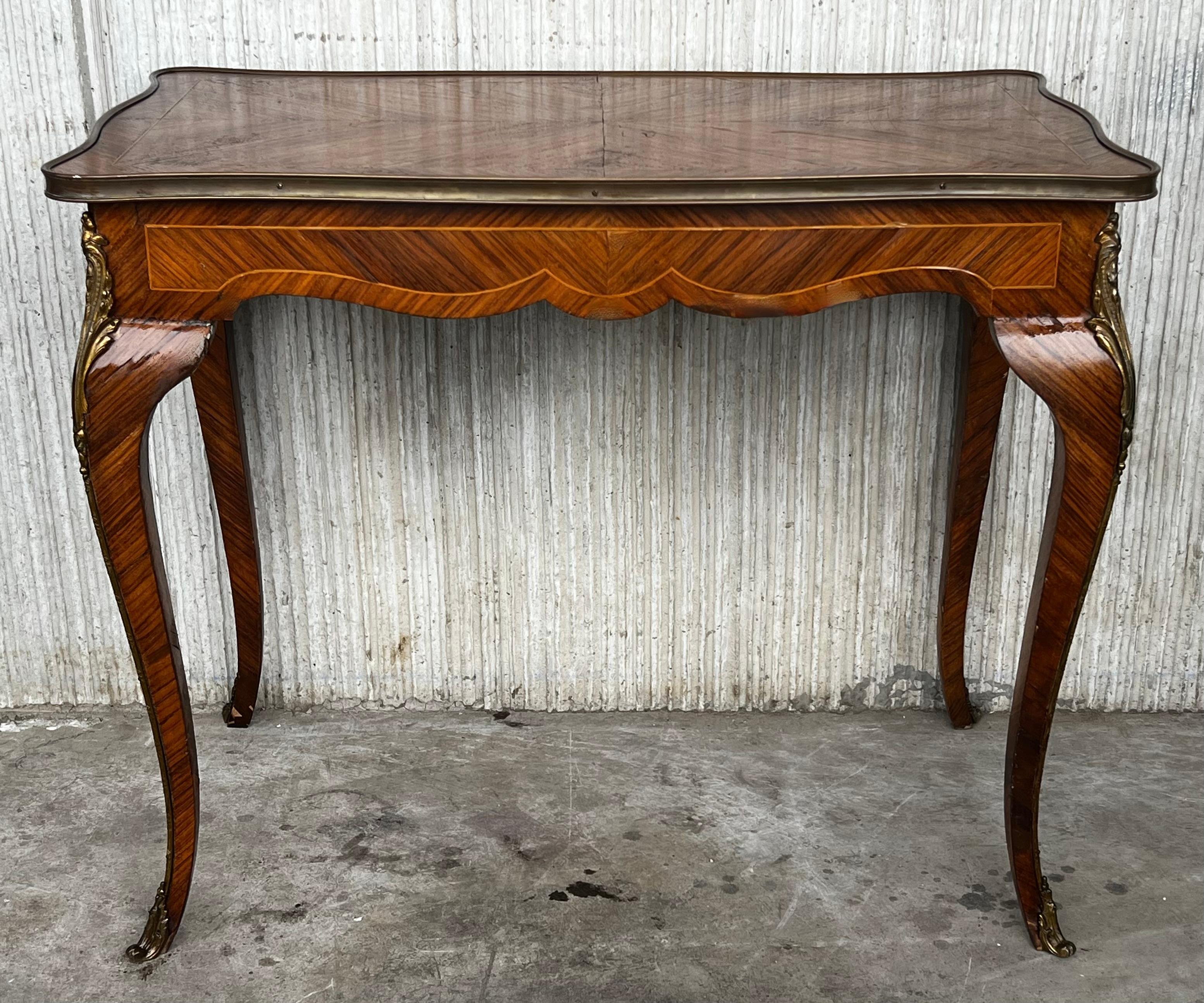 French Marquetry Bronze Ormolu Mounted Center or Desk Table In Good Condition For Sale In Miami, FL