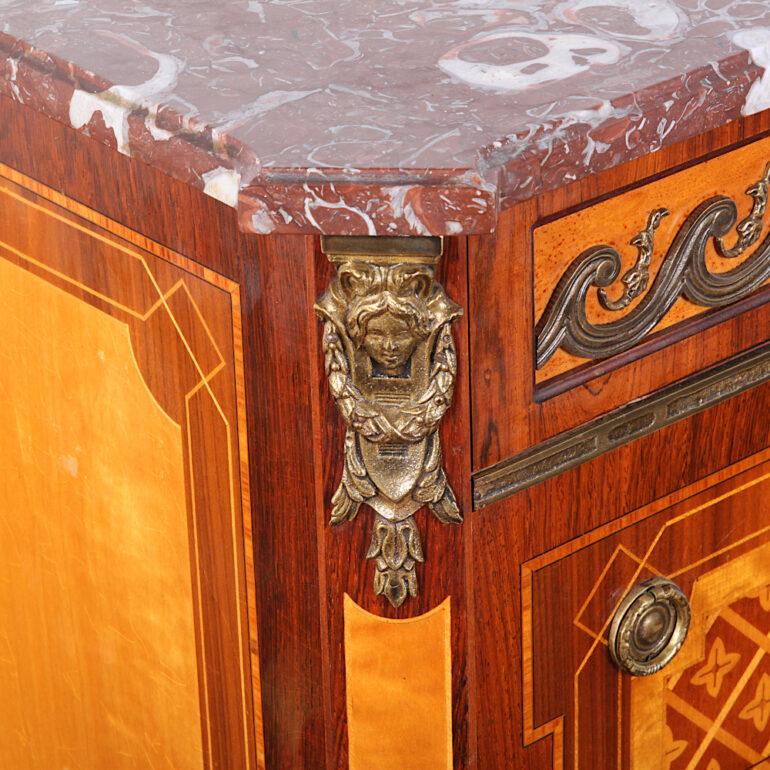 French Marquetry Commode In Good Condition For Sale In Vancouver, British Columbia