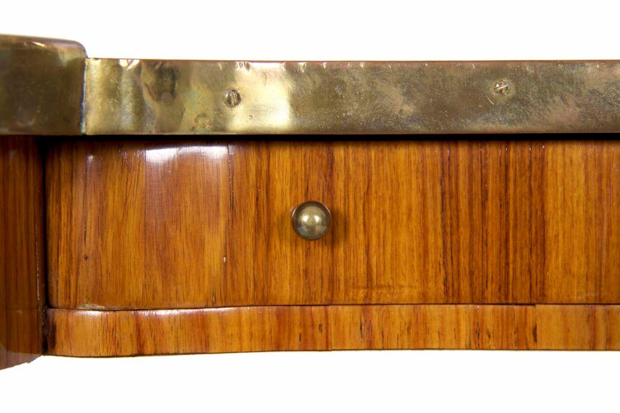 Scrivania con intarsio francese del XIX secolo in vendita 4