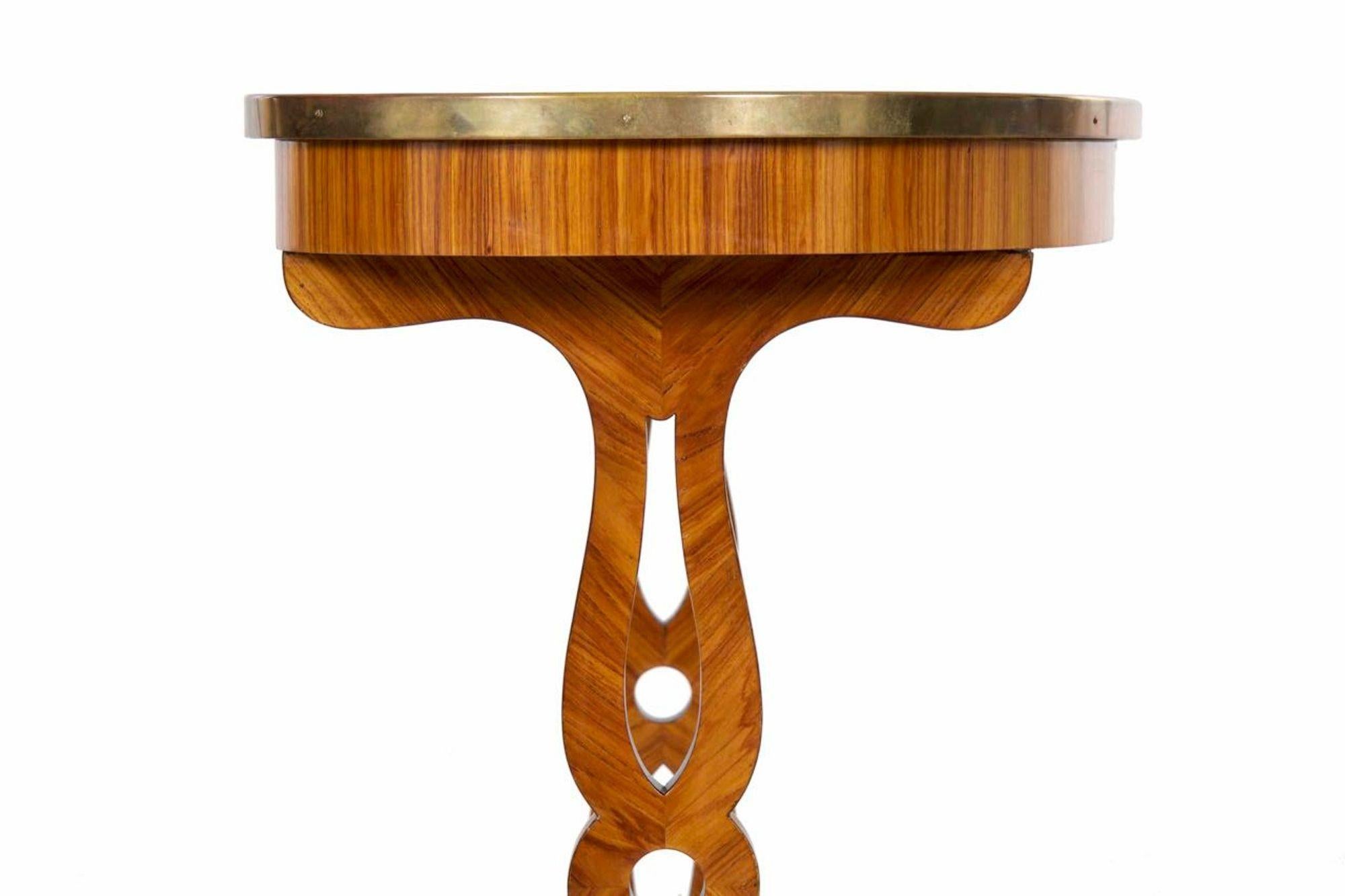 Scrivania con intarsio francese del XIX secolo in vendita 9