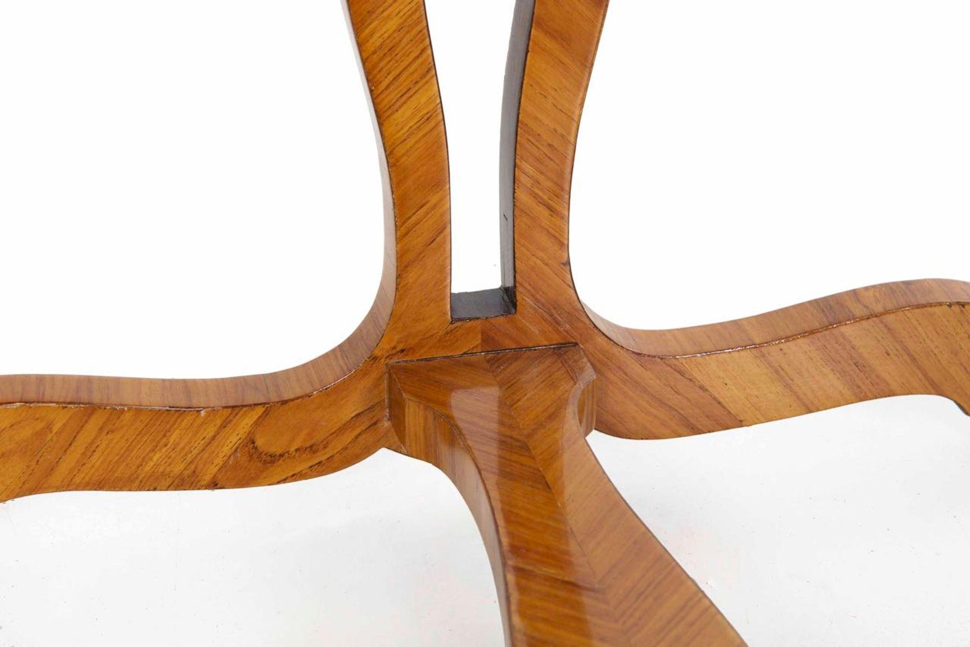 Scrivania con intarsio francese del XIX secolo in vendita 10