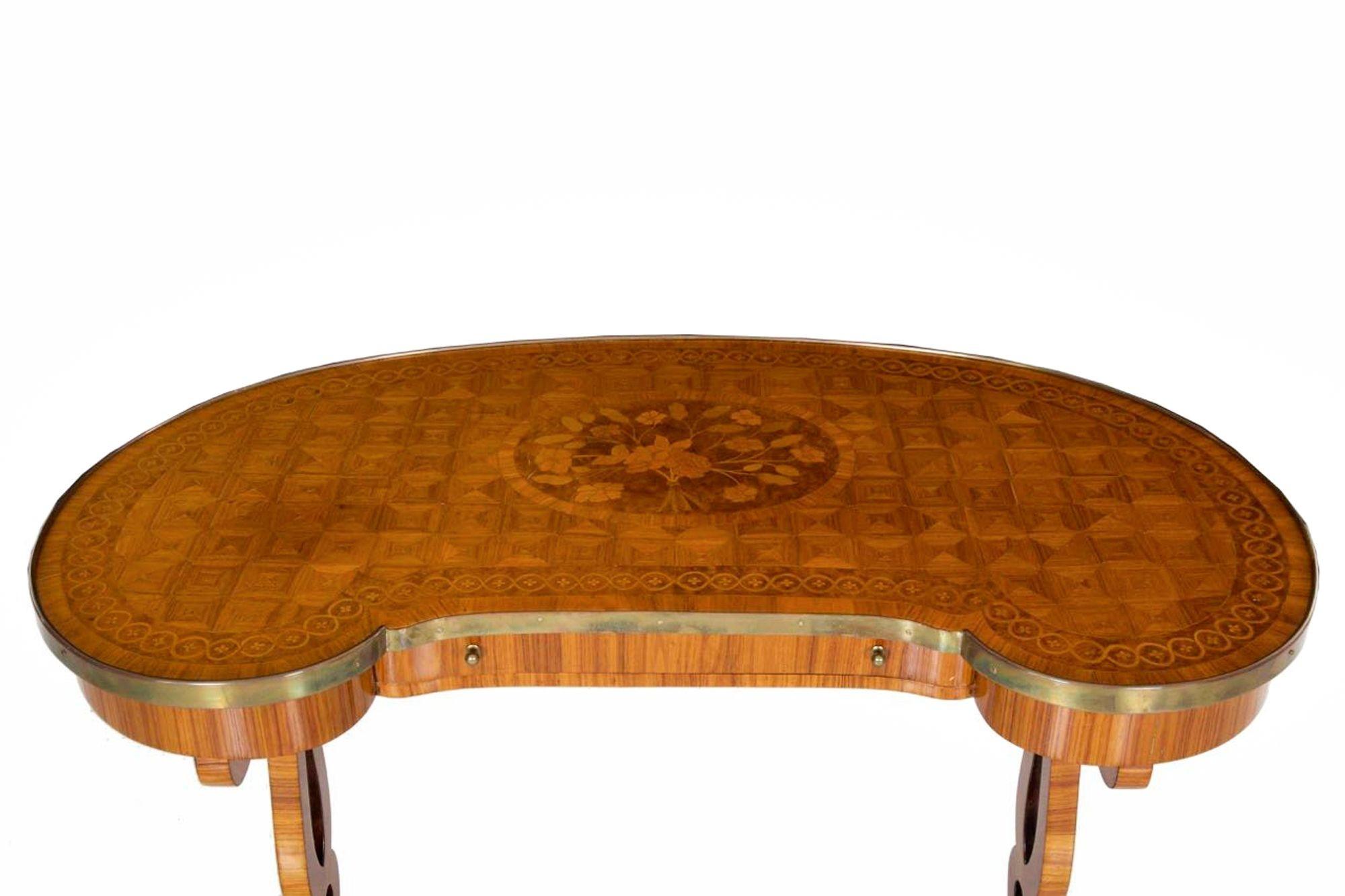 Scrivania con intarsio francese del XIX secolo in vendita 1