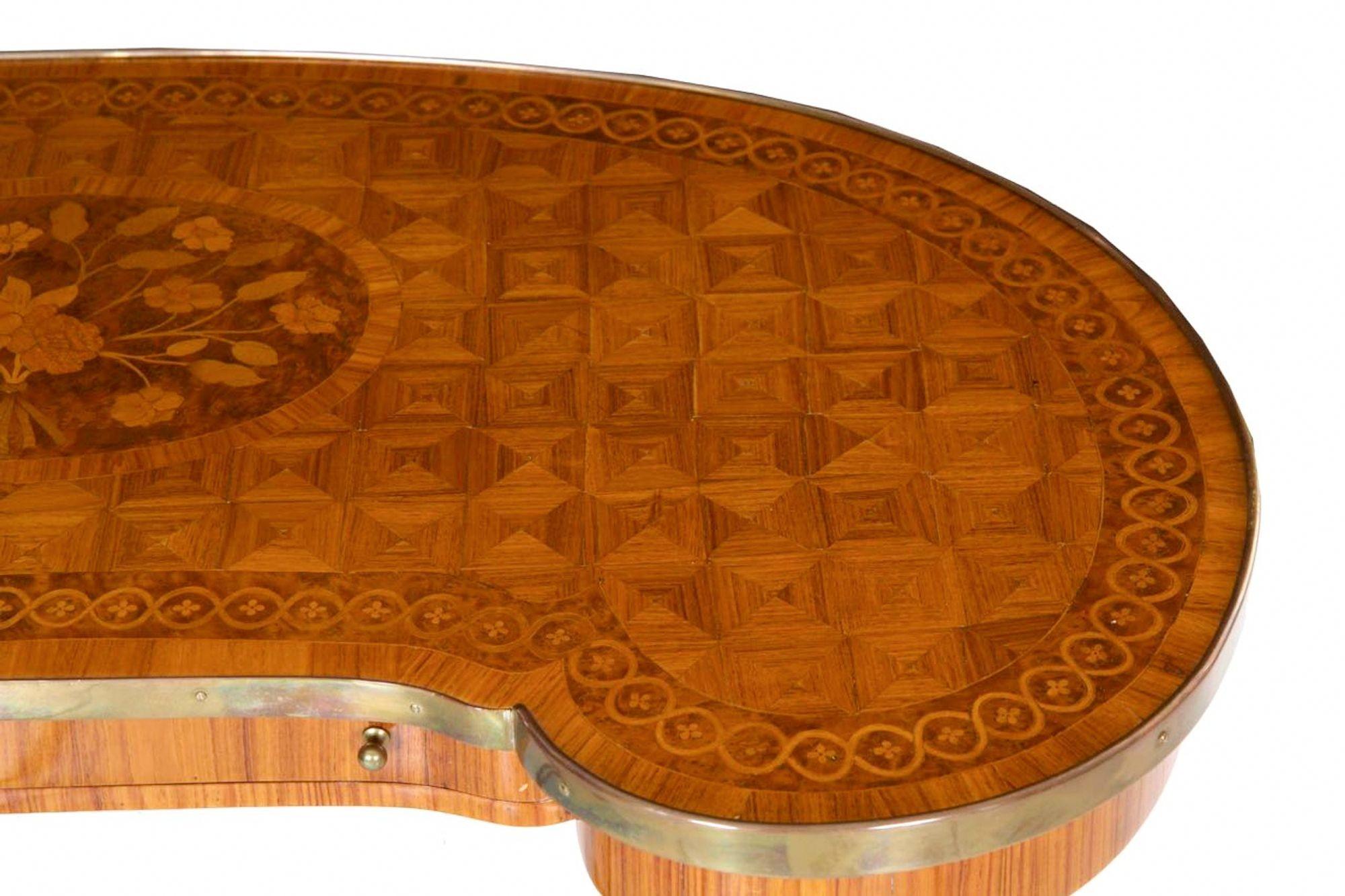 Scrivania con intarsio francese del XIX secolo in vendita 2