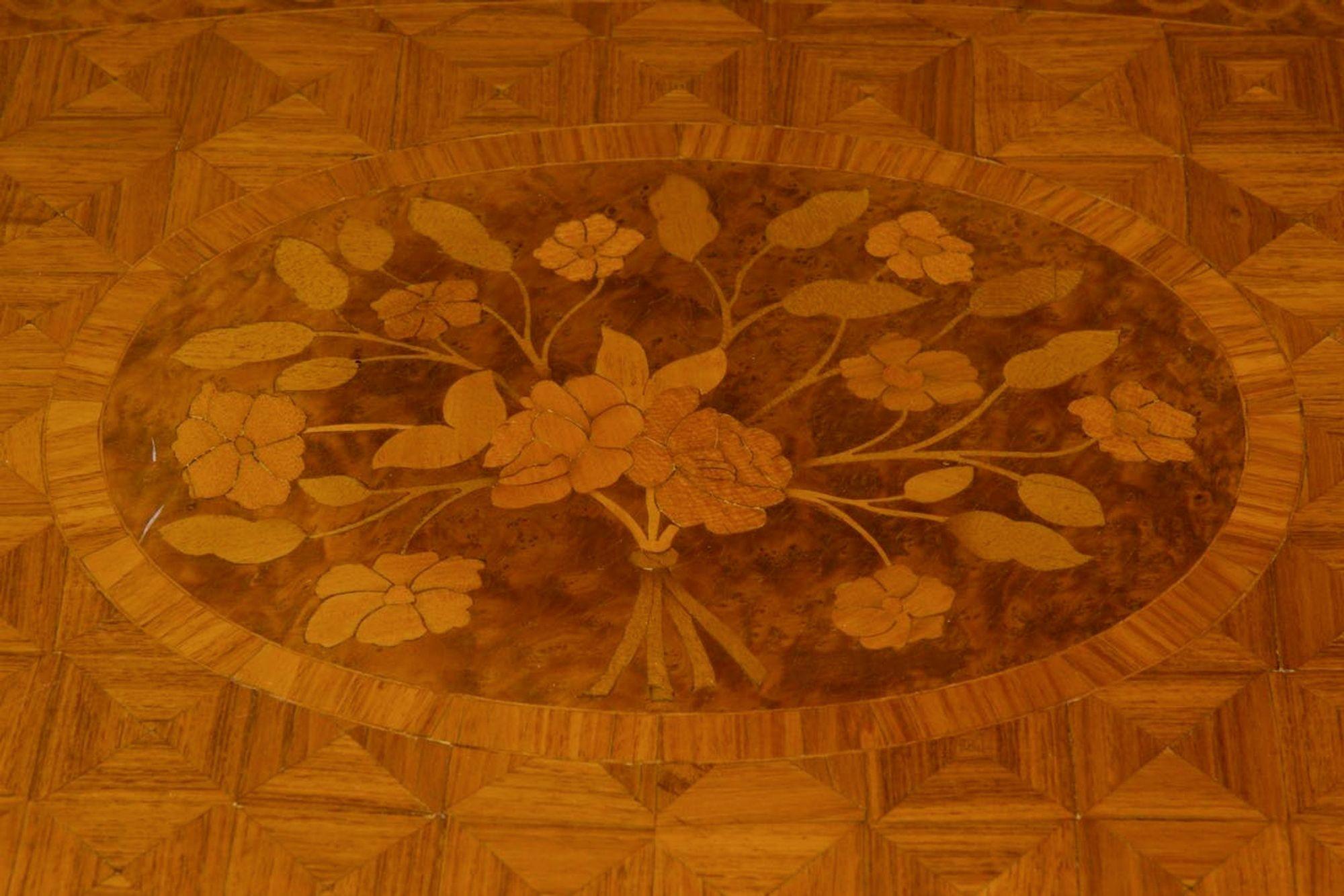 Scrivania con intarsio francese del XIX secolo in vendita 3