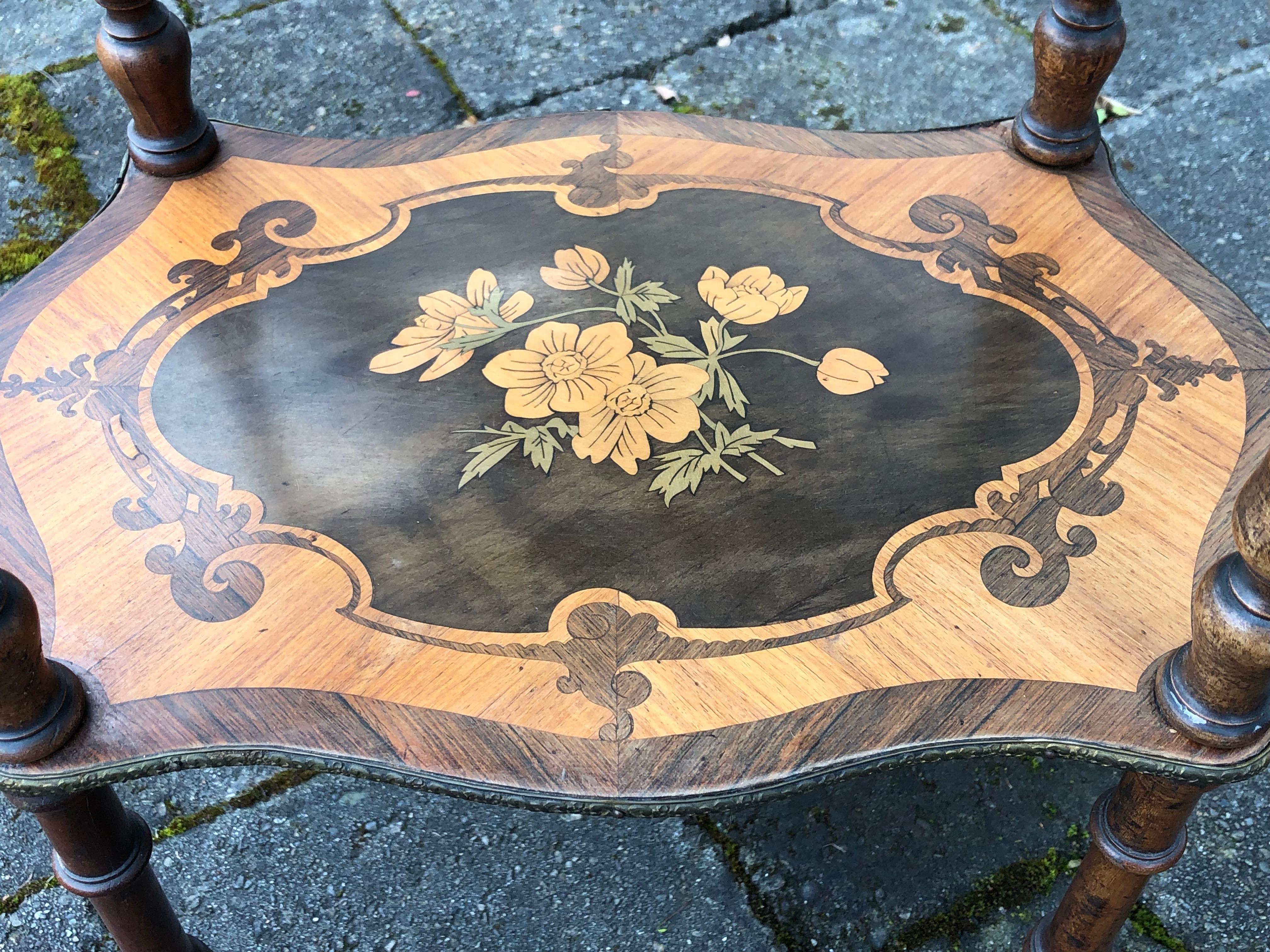 French Marquetry Inlaid Fruitwood Floral Side Table with Gallery, circa 1900 im Zustand „Gut“ in Seattle, WA