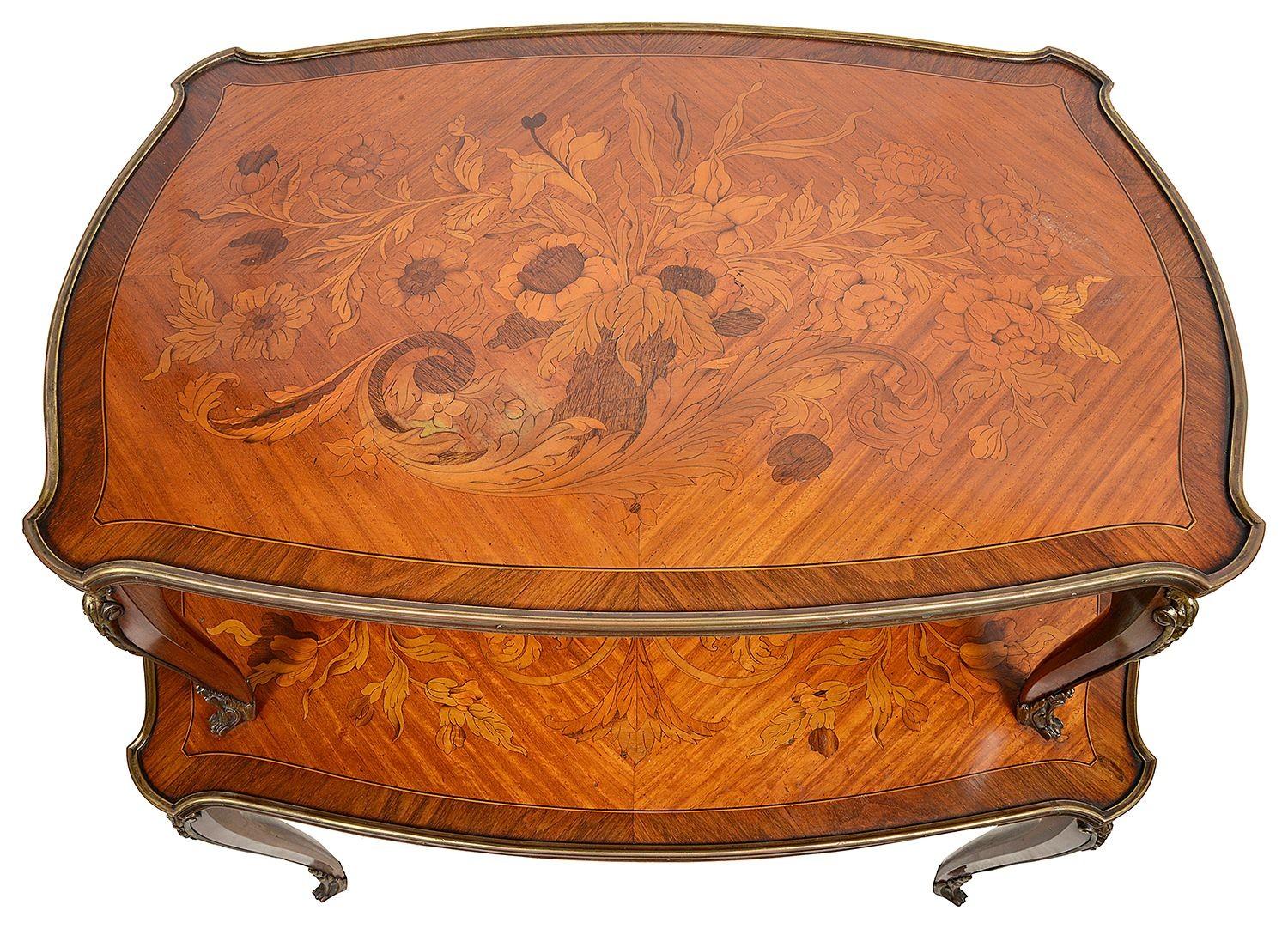 Francese Etagere francese a due piani intarsiata, 19° secolo in vendita