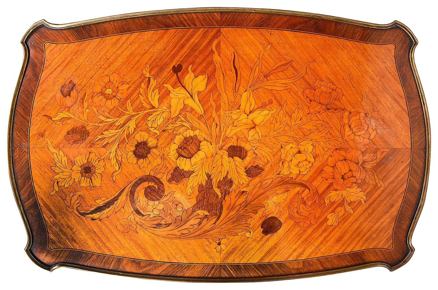 XIX secolo Etagere francese a due piani intarsiata, 19° secolo in vendita