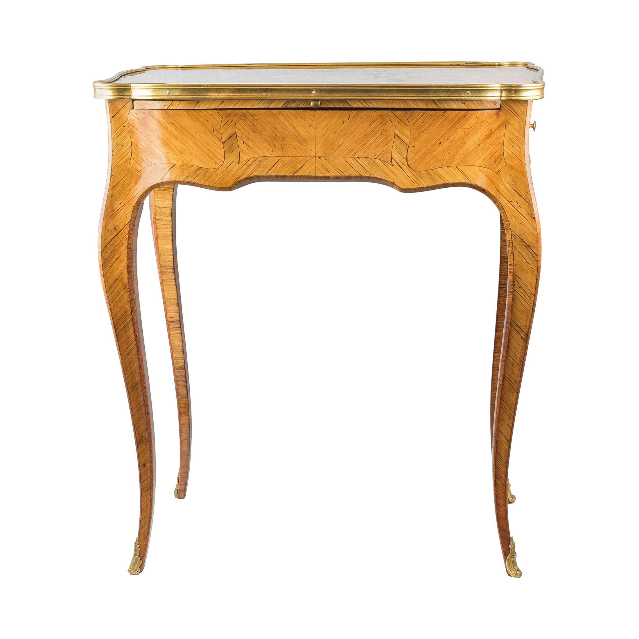 Table rectangulaire en marqueterie française de bois royal laqué en vente