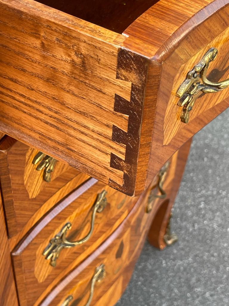 French Marquetry Serpentine Chest Of Drawers For Sale 10