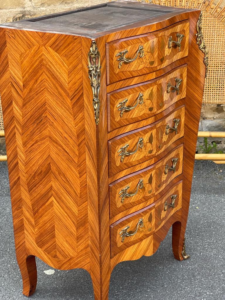 French Marquetry Serpentine Chest Of Drawers For Sale 11