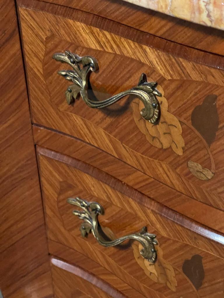 French Marquetry Serpentine Chest Of Drawers In Good Condition For Sale In Seaford, GB