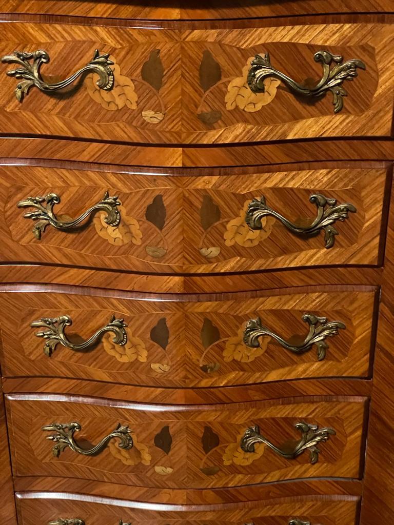 Early 20th Century French Marquetry Serpentine Chest Of Drawers For Sale