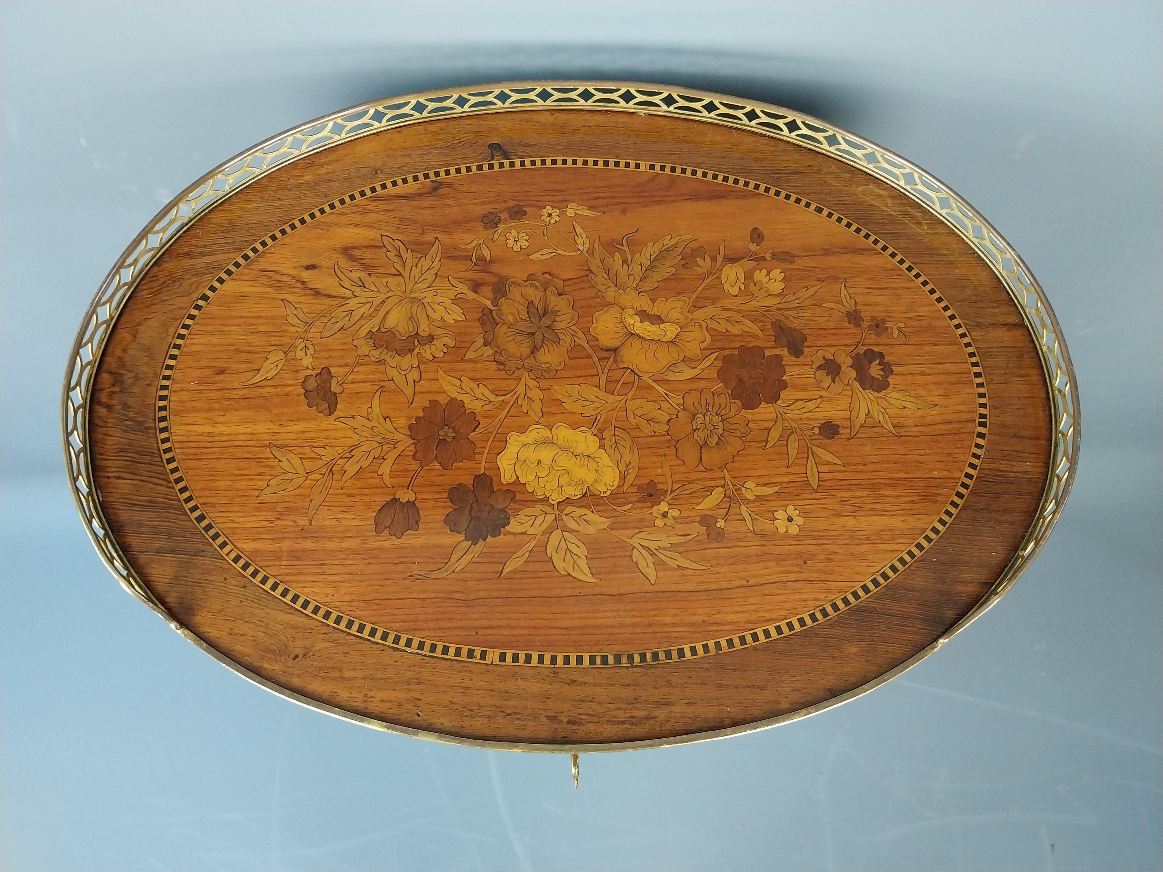 Französischer Intarsienbeistelltisch Schrank (Louis XVI.) im Angebot