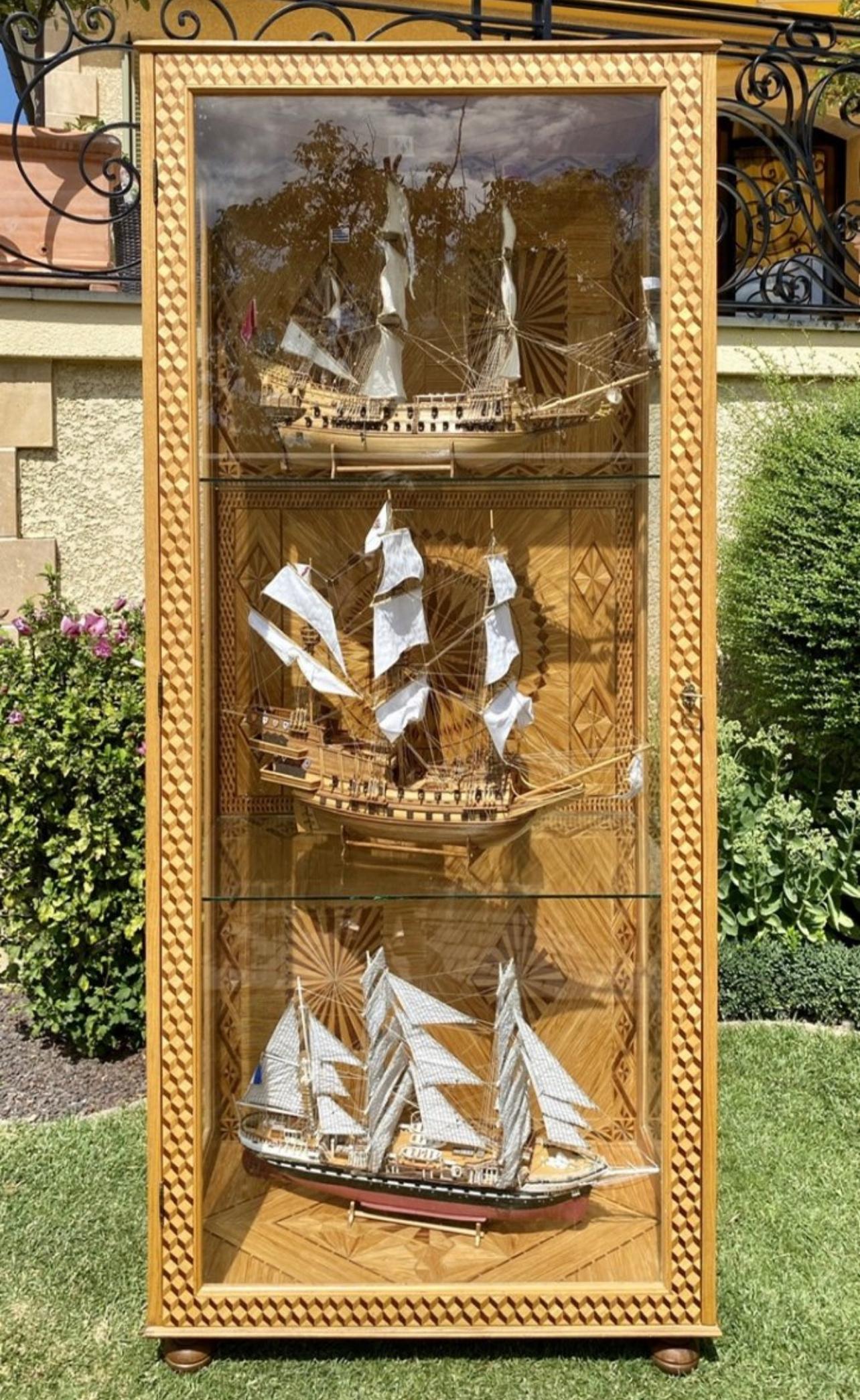 French Marquetry Vitrine, 20th Century In Good Condition For Sale In Beaune, FR