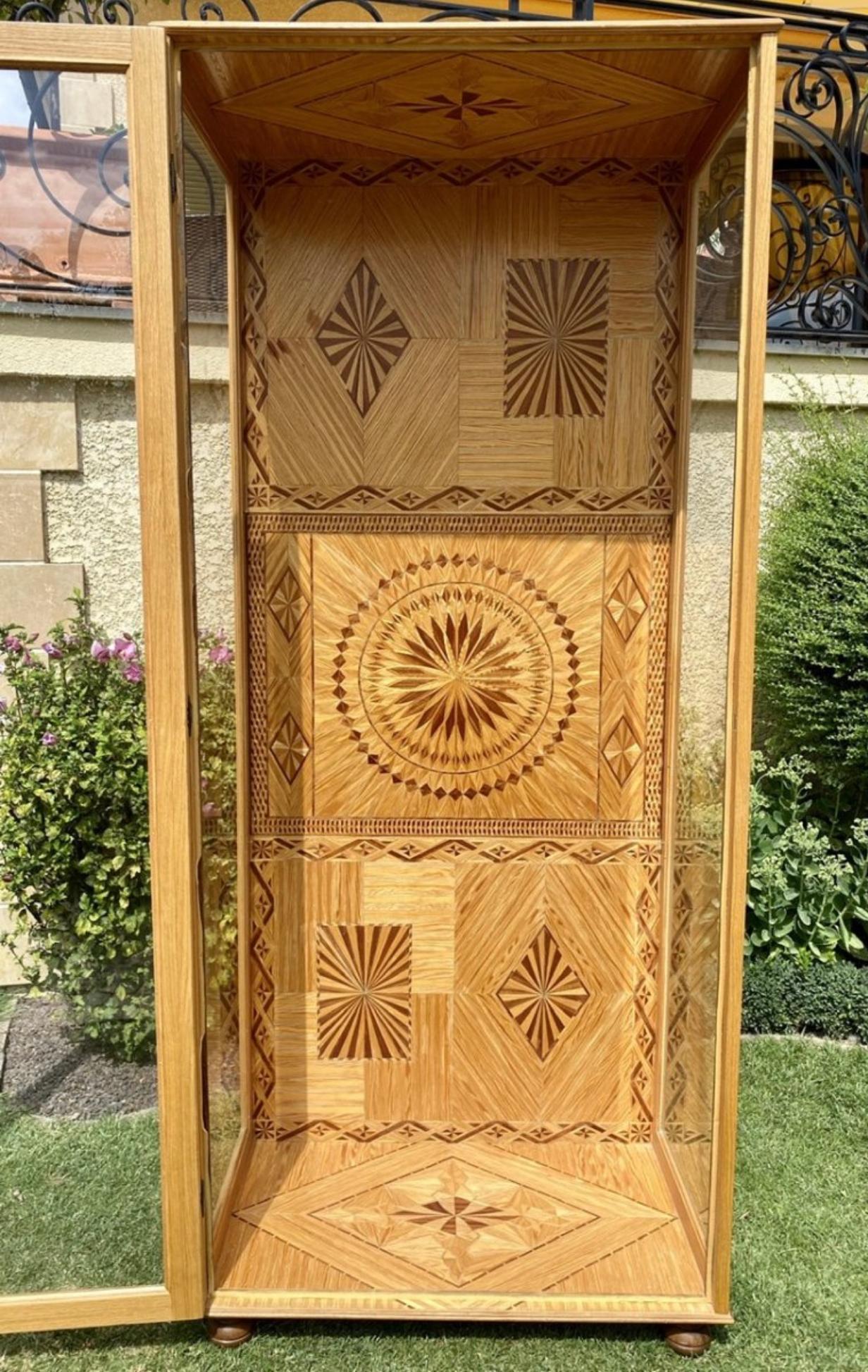 French Marquetry Vitrine, 20th Century For Sale 1