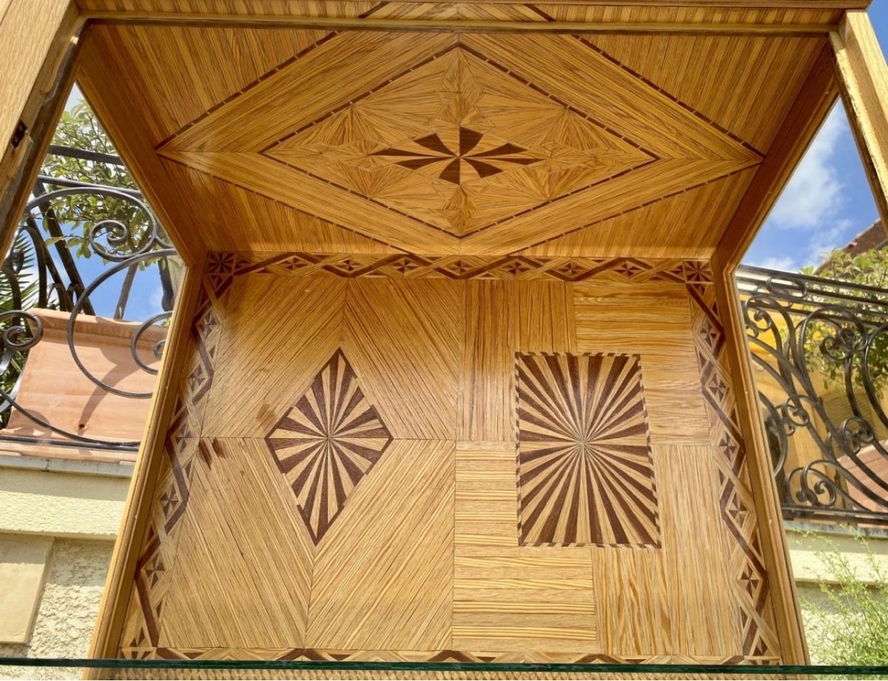 French Marquetry Vitrine, 20th Century For Sale 2