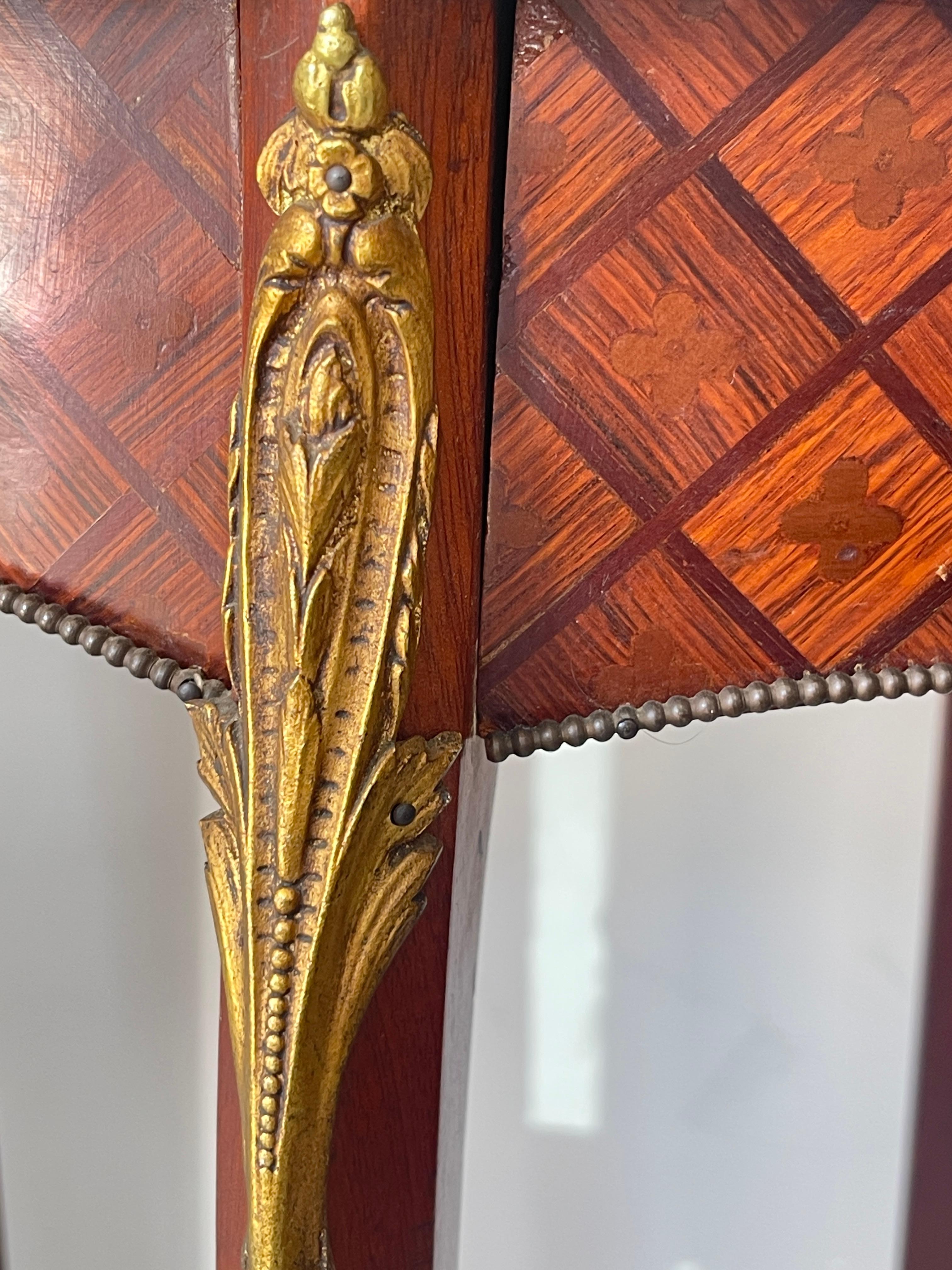 French Marquetry Wood Brass Gallery Marble Top Gueridon Table, Early 20Th. C en venta 9