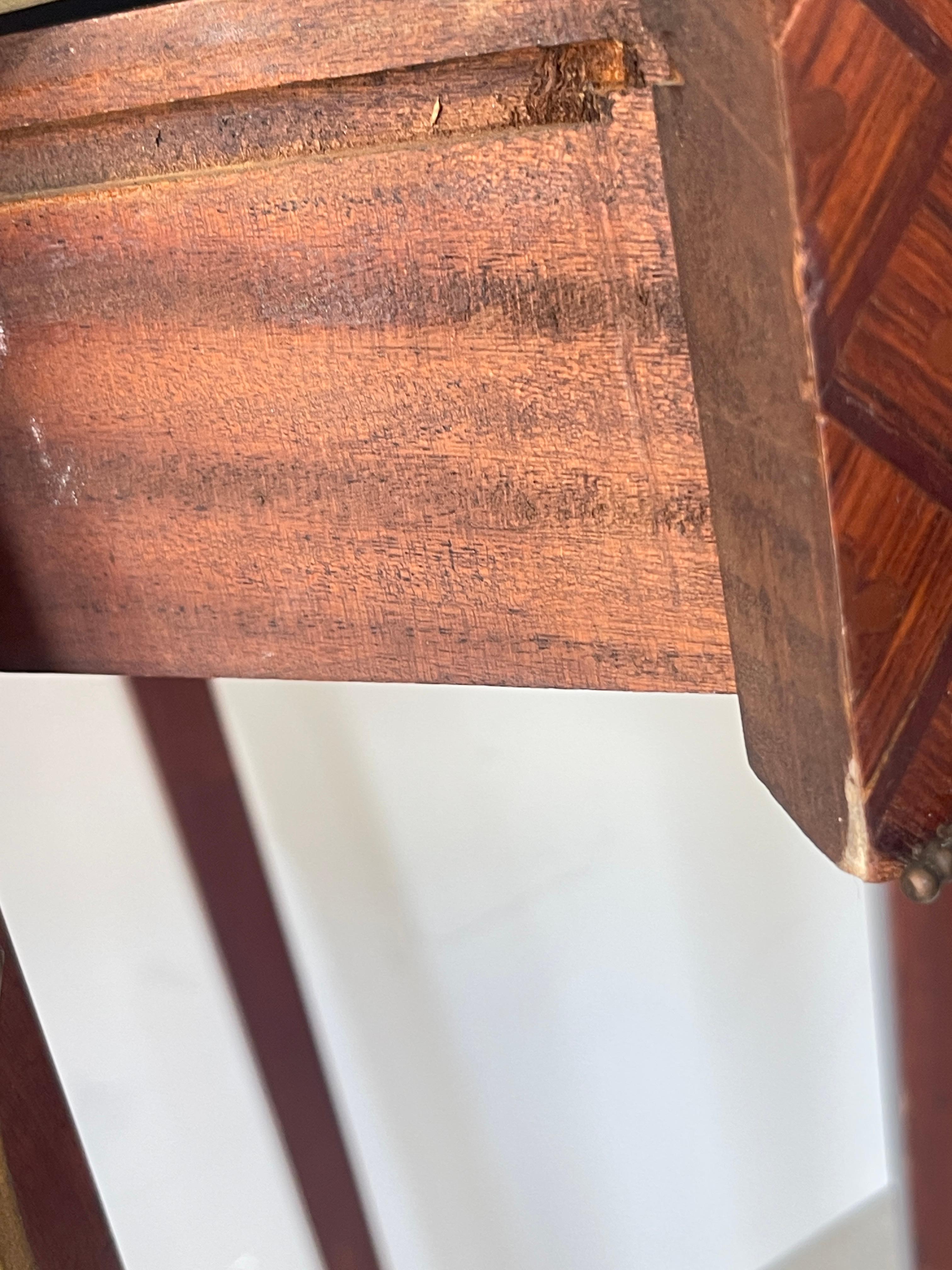 French Marquetry Wood Brass Gallery Marble Top Gueridon Table, Early 20Th. C en venta 11