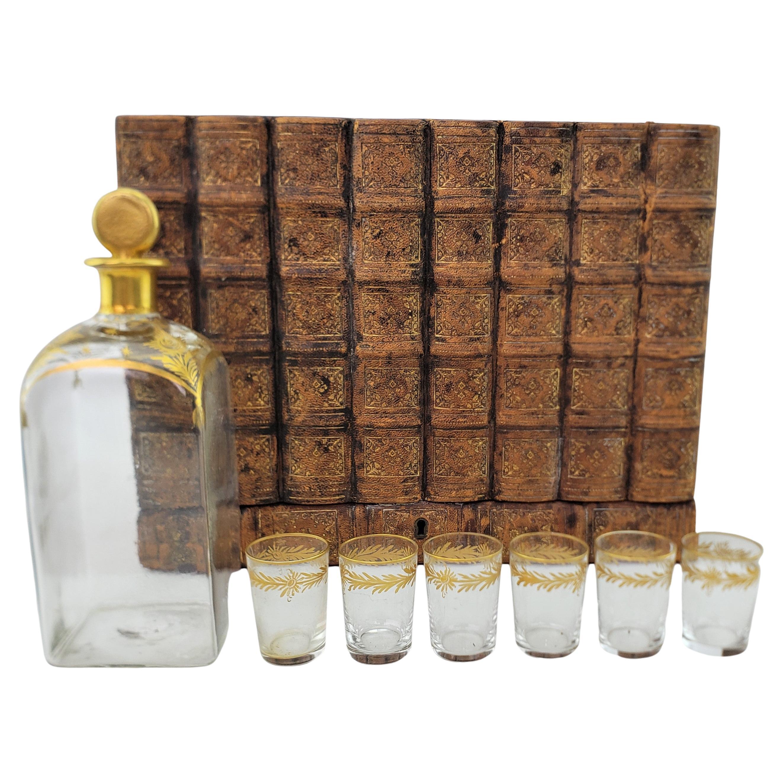 Set di tantalio francese "Marquise De Sevigne" con astuccio o scatola per libri figurati in pelle