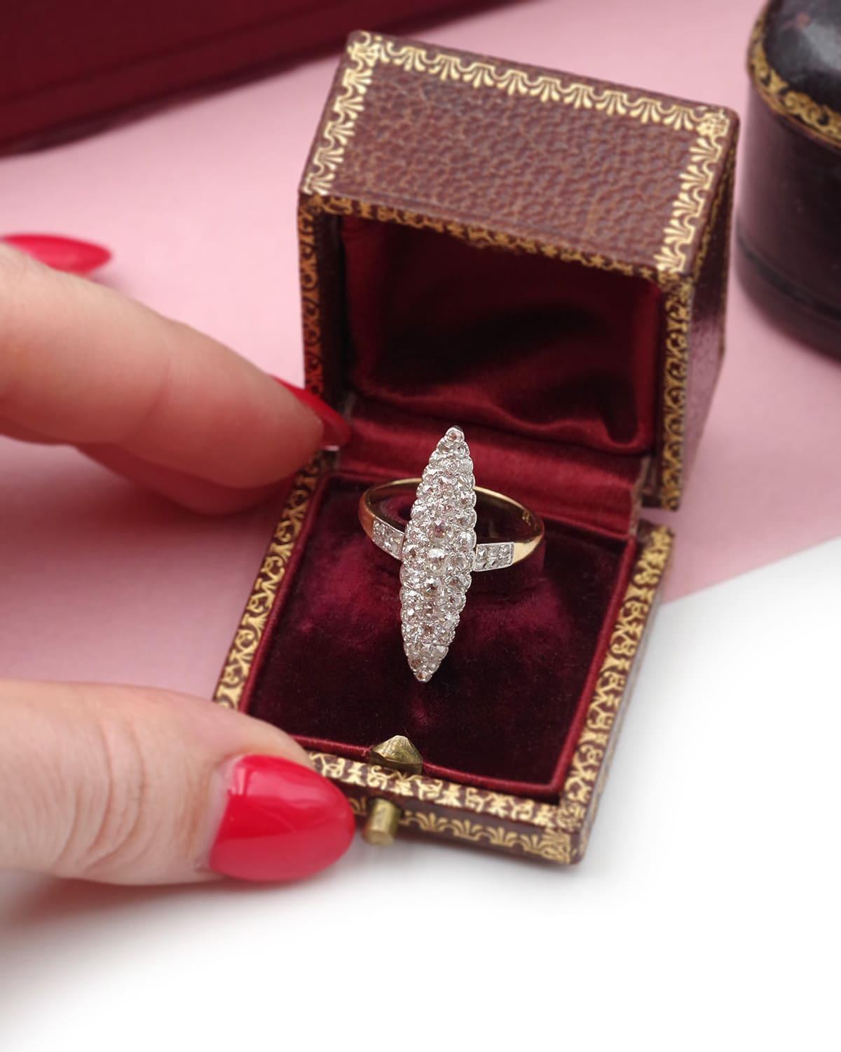 Edwardian French Marquise navette old mine cut diamond ring in 18k gold and platine For Sale