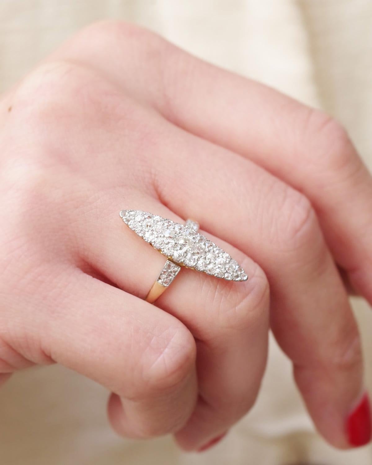 French Marquise navette old mine cut diamond ring in 18k gold and platine In Good Condition For Sale In PARIS, FR