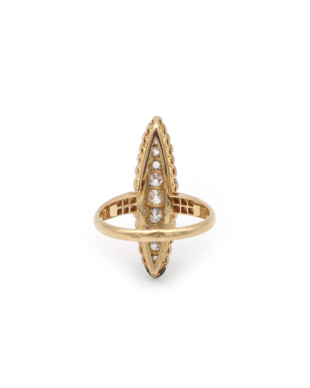 French Marquise navette old mine cut diamond ring in 18k gold and platine For Sale 2
