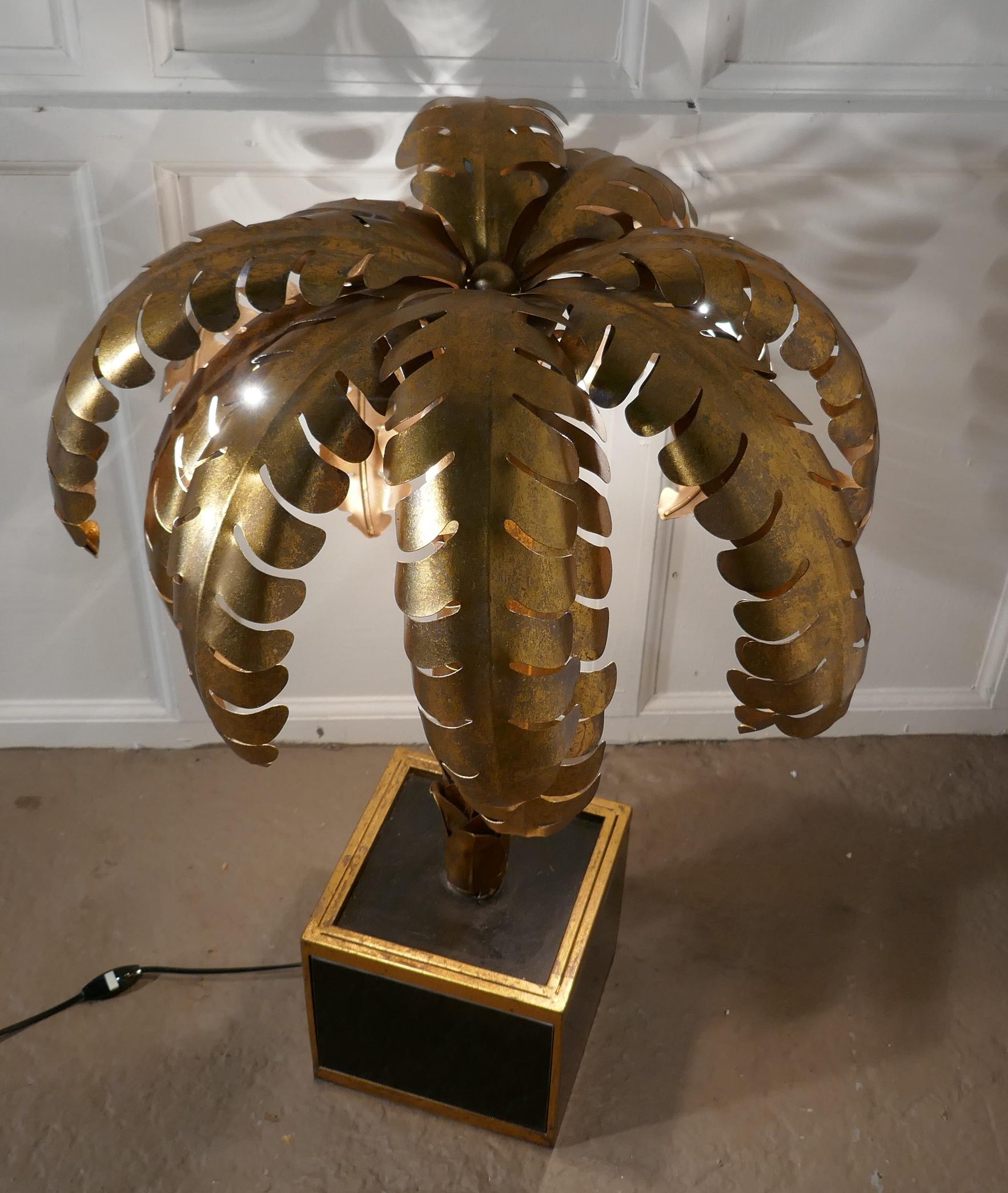 Mid-Century Modern Lampe de table en faïence à palmier de style Mason Jansen     en vente