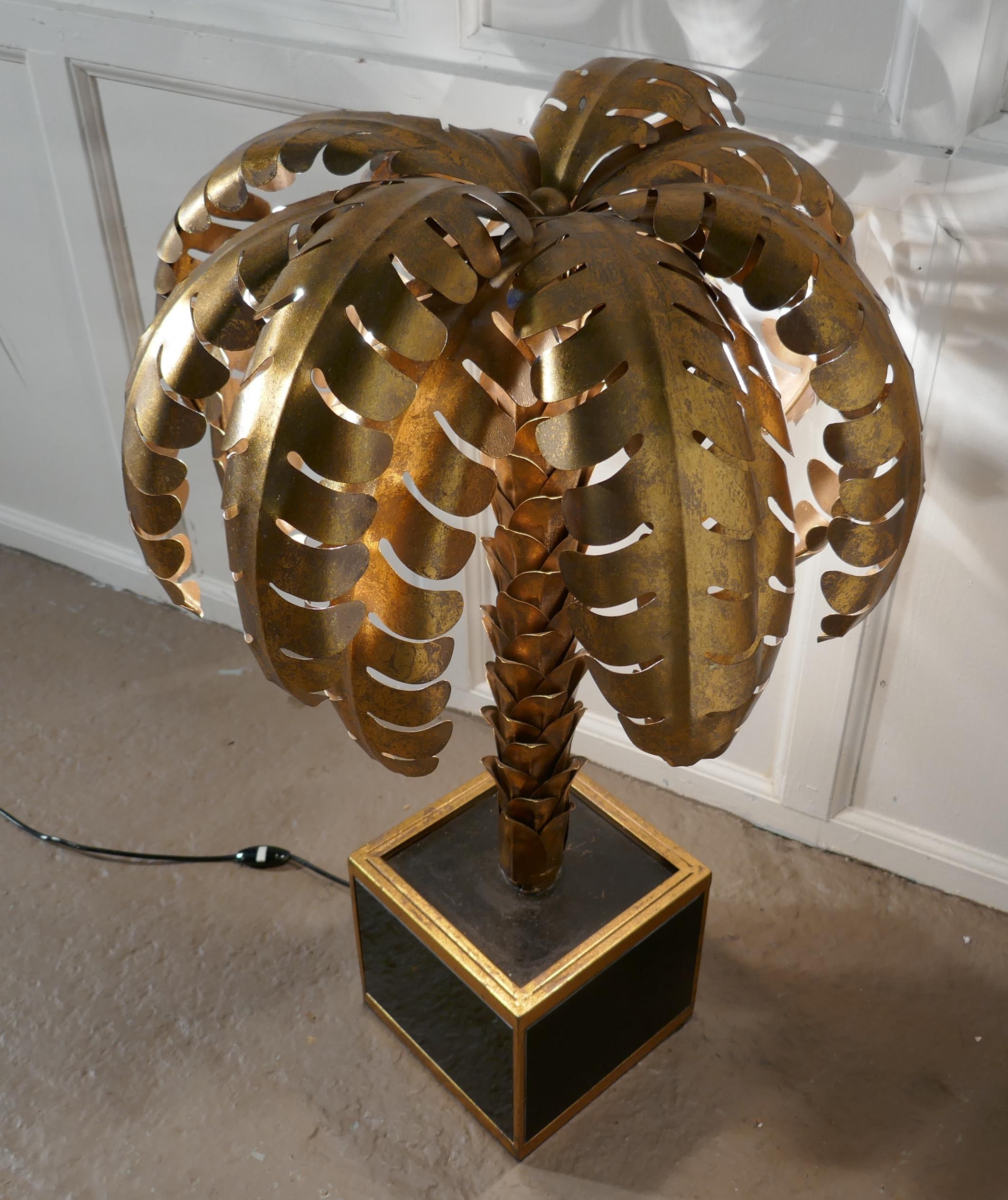 French Mason Jansen Style Palm Tree Tole Ware Table Lamp     In Good Condition For Sale In Chillerton, Isle of Wight