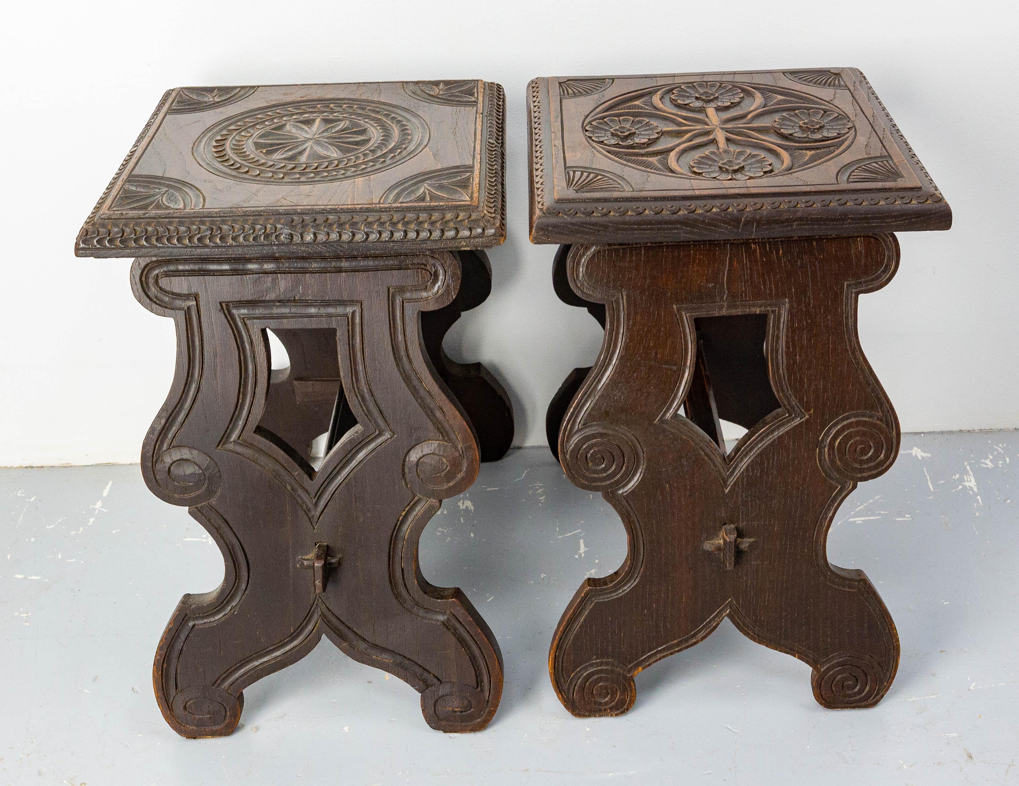 French Massive Chestnut Pair of Stools from Britanny, Late 19th Century In Good Condition For Sale In Labrit, Landes