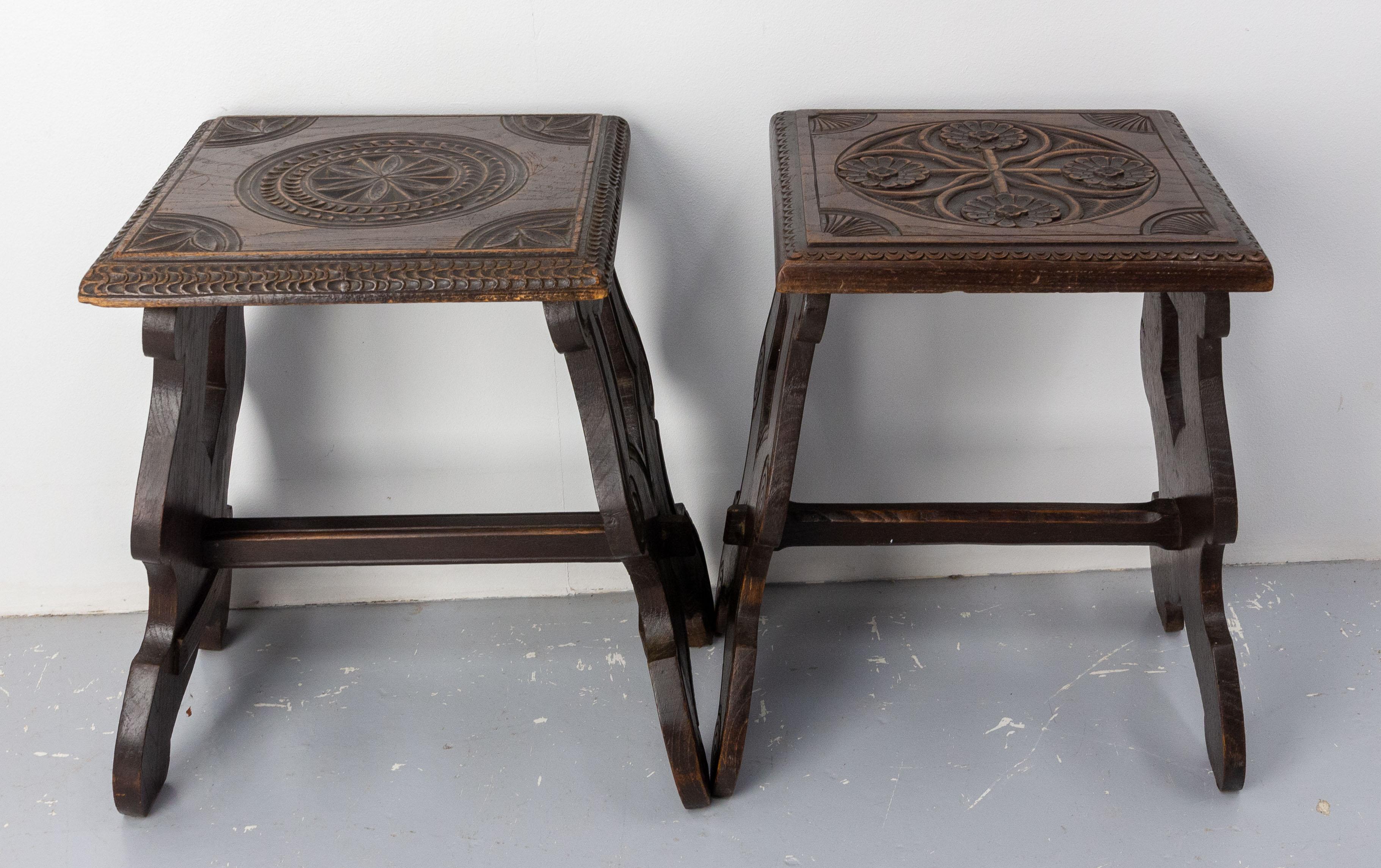 French Massive Chestnut Pair of Stools from Britanny, Late 19th Century For Sale 1