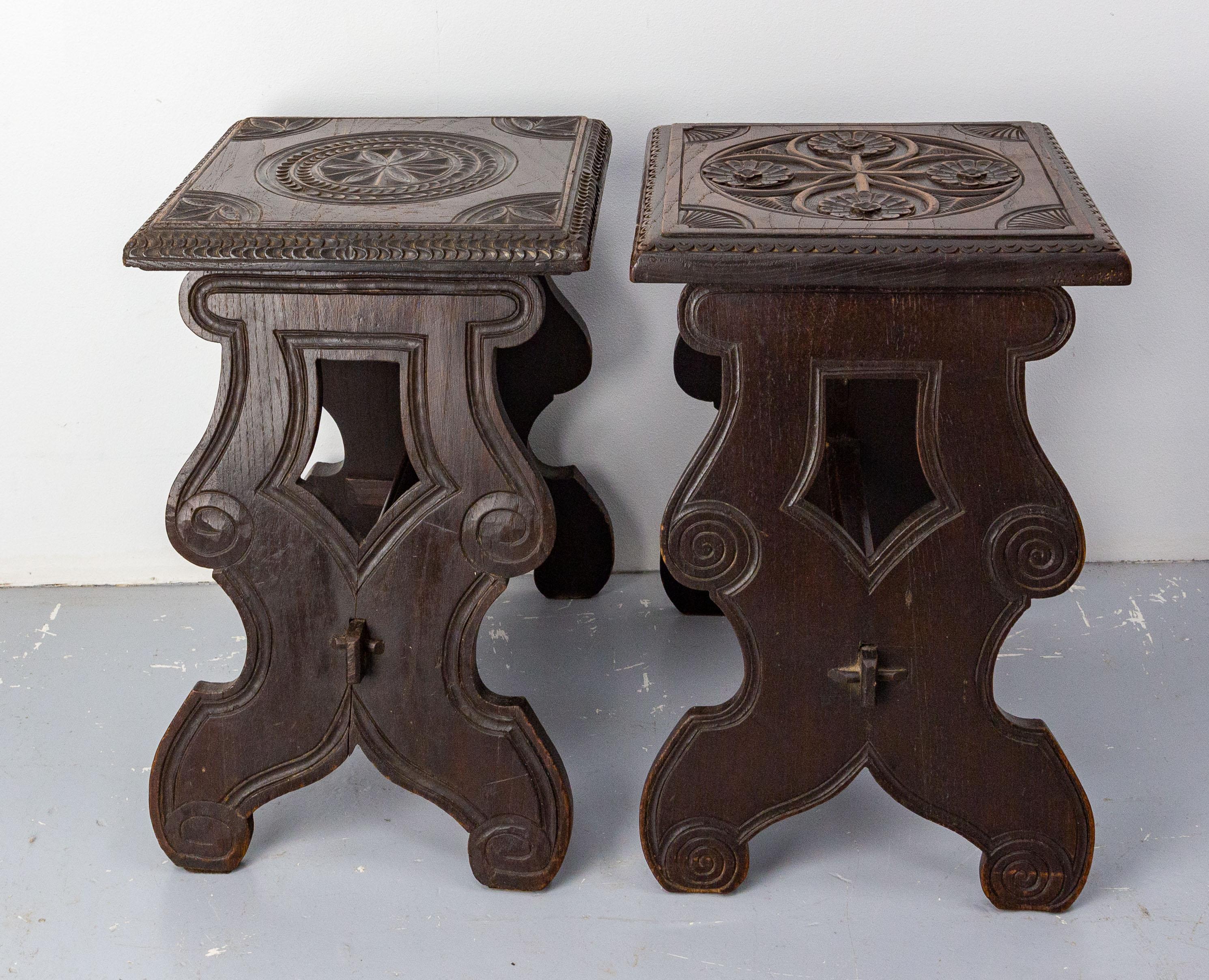 French Massive Chestnut Pair of Stools from Britanny, Late 19th Century For Sale 2