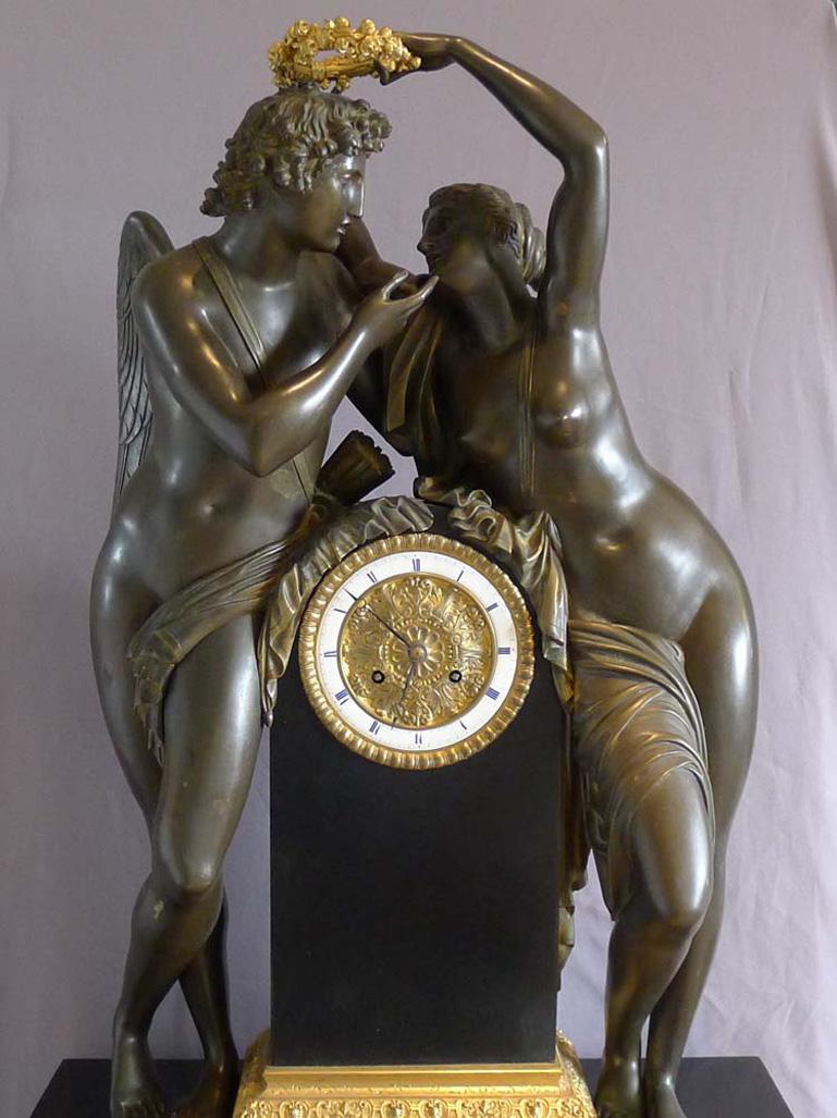 French Massive Mantel Clock of Psyche and Cupid Signed Deniere In Good Condition For Sale In London, GB