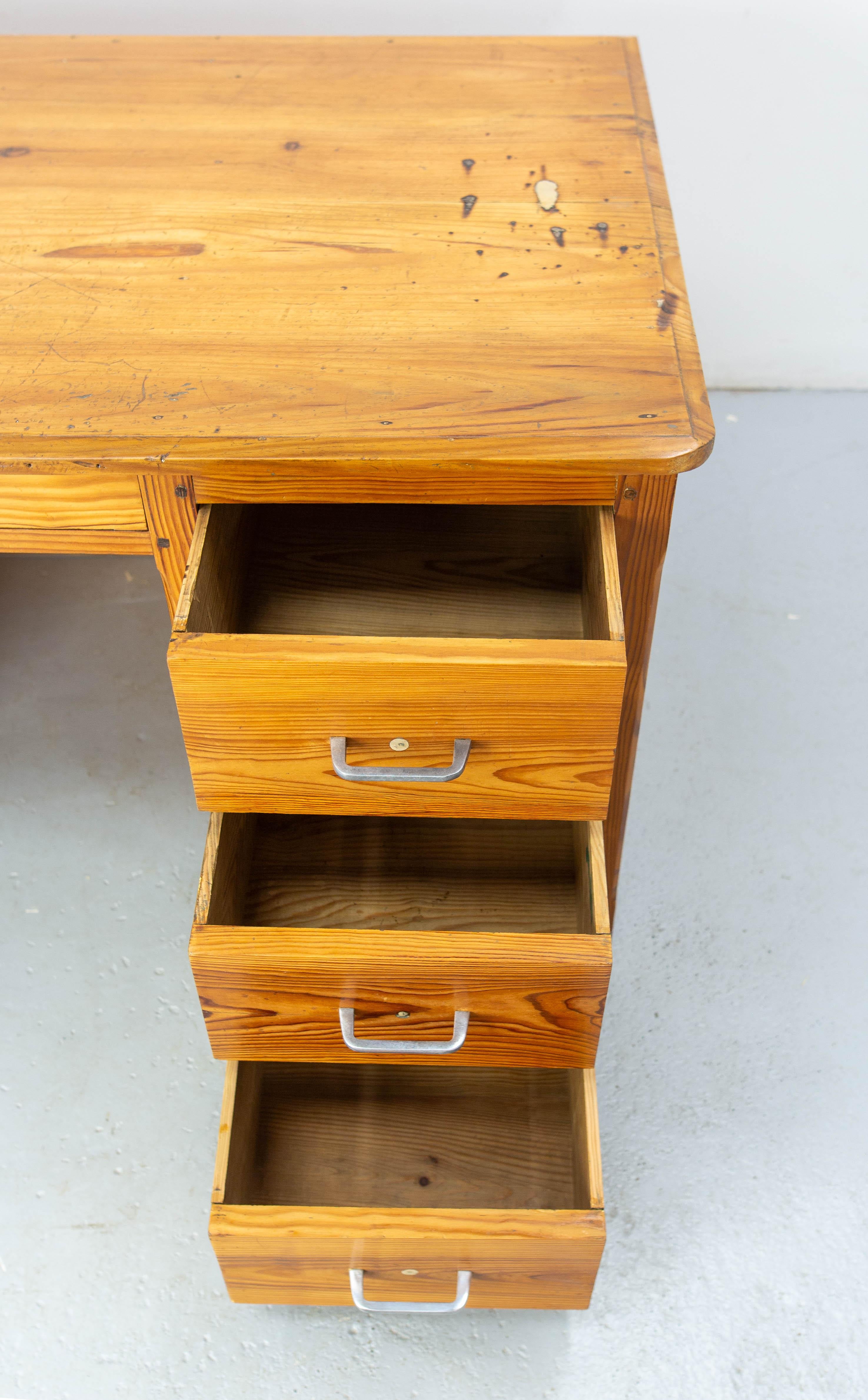 French Massive Pine Desk circa 1950 For Sale 5