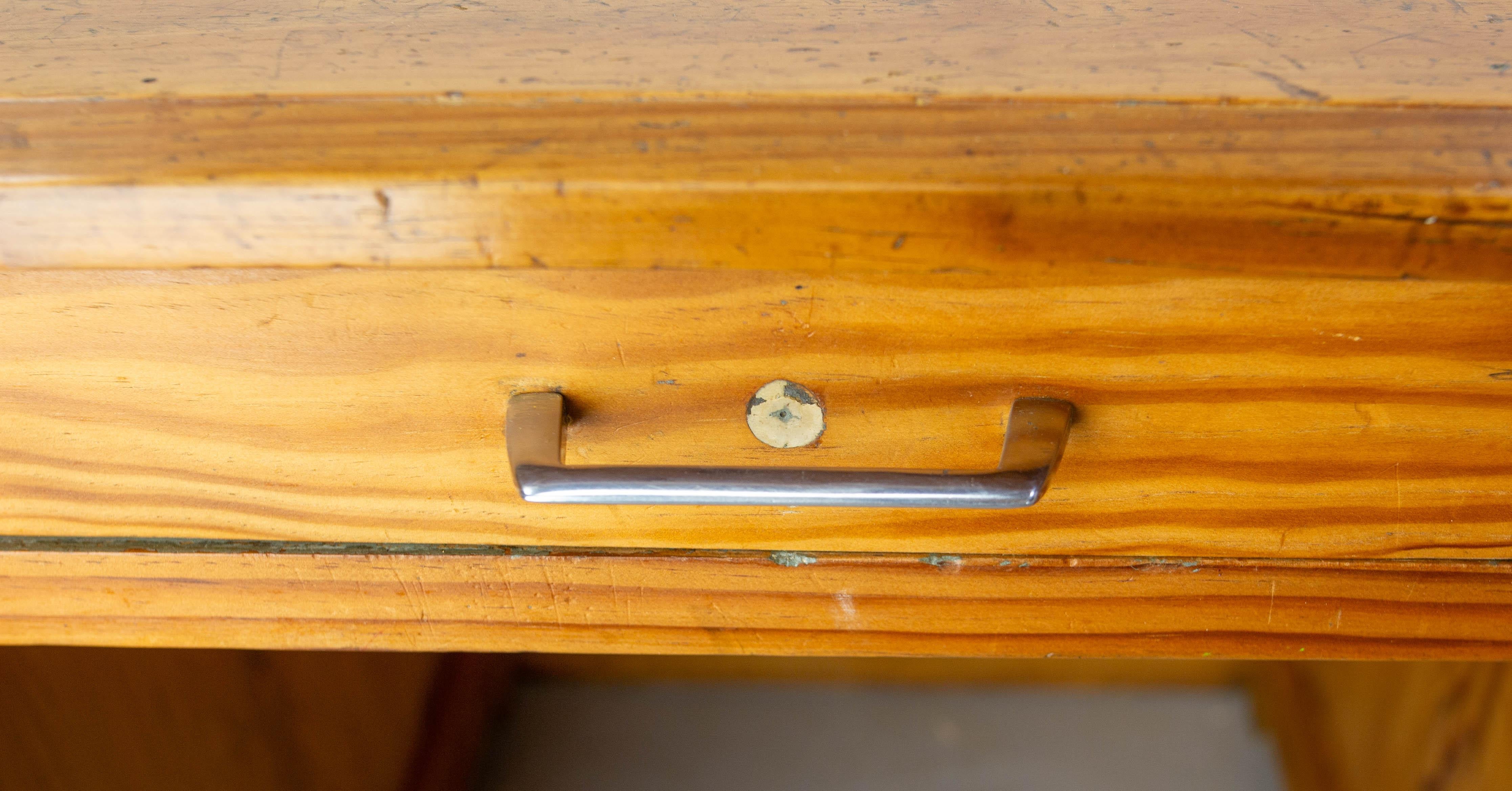 French Massive Pine Desk circa 1950 For Sale 7