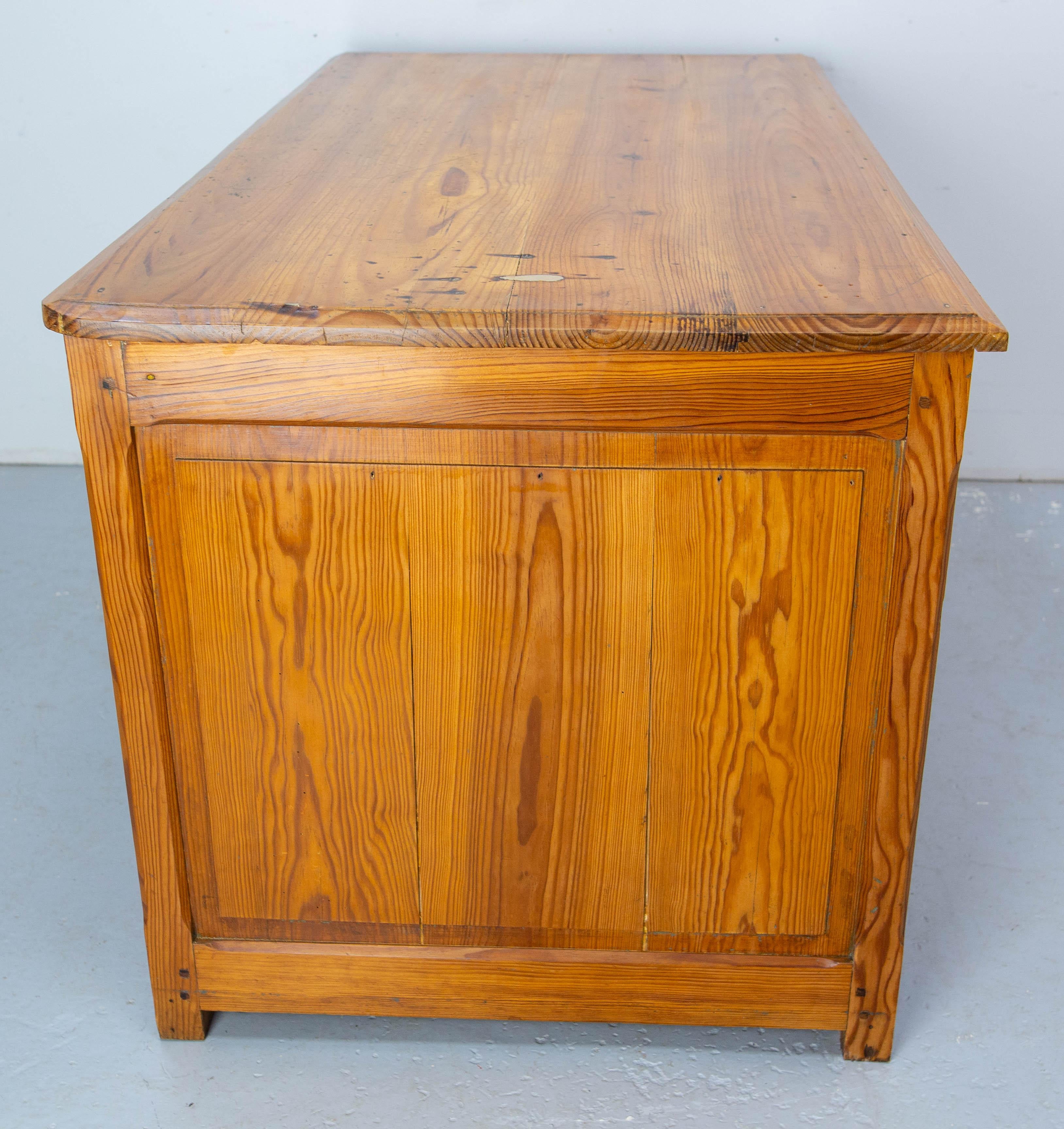 French Massive Pine Desk circa 1950 For Sale 9