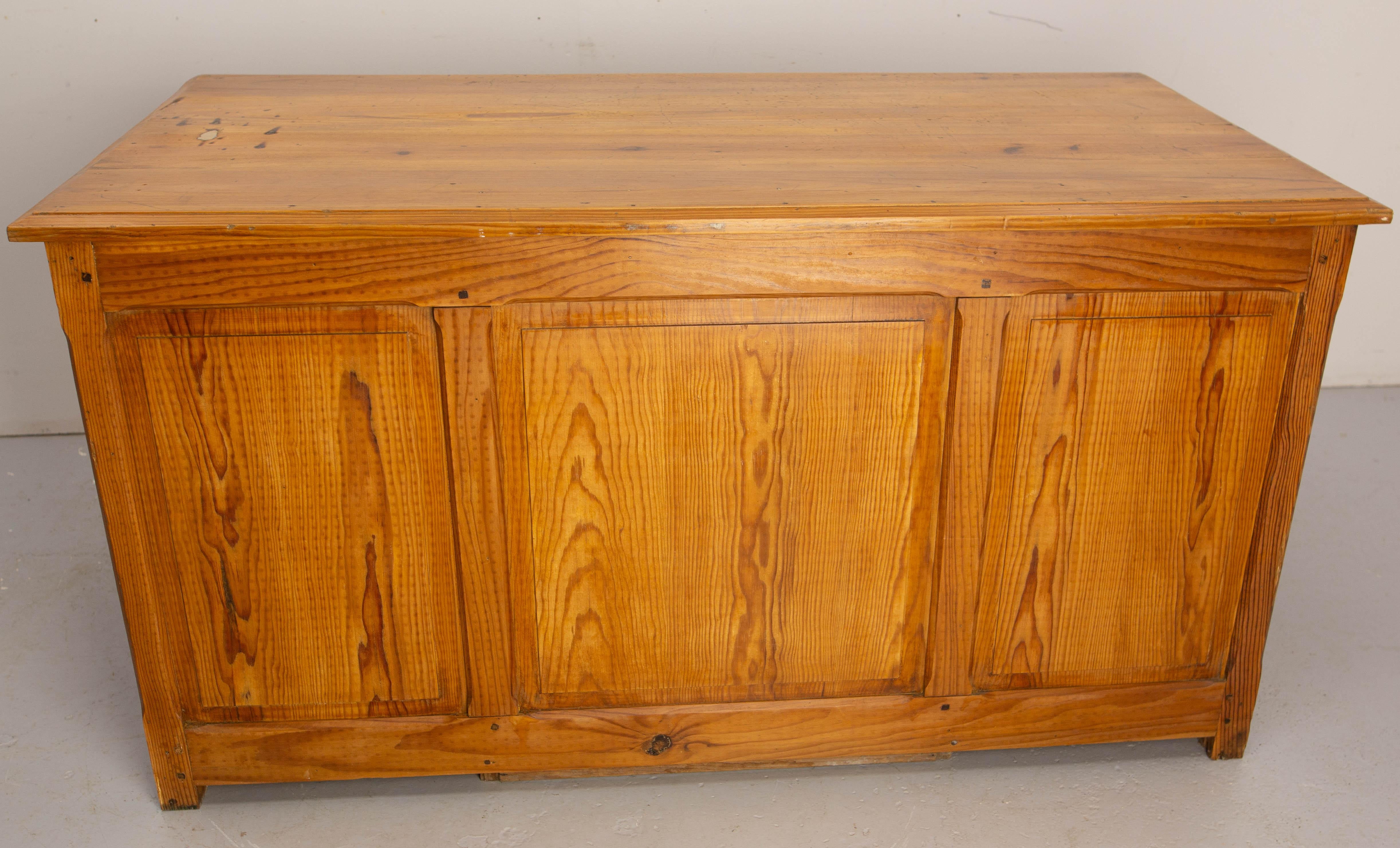 French Massive Pine Desk circa 1950 For Sale 10
