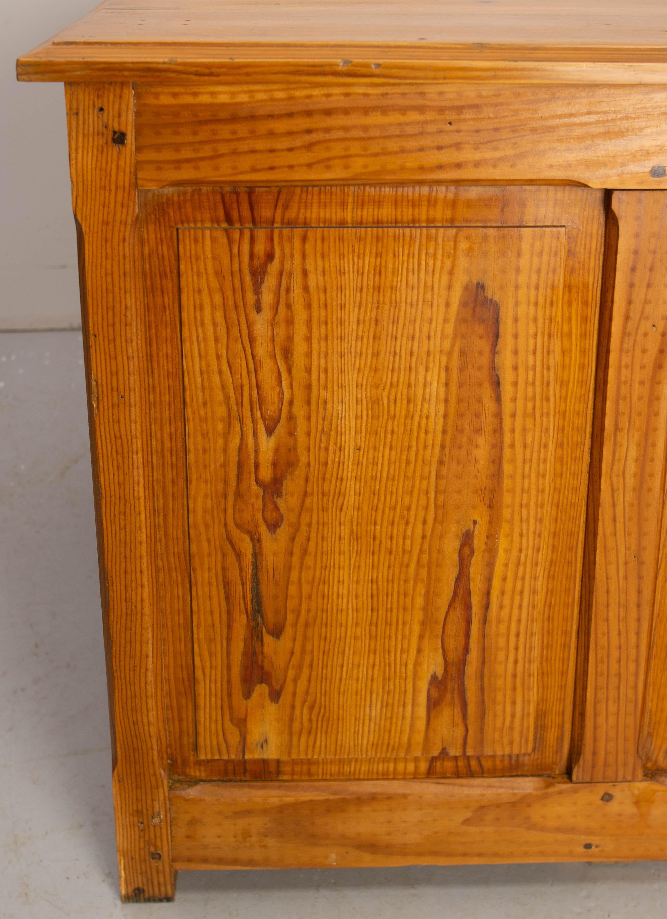 French Massive Pine Desk circa 1950 For Sale 11