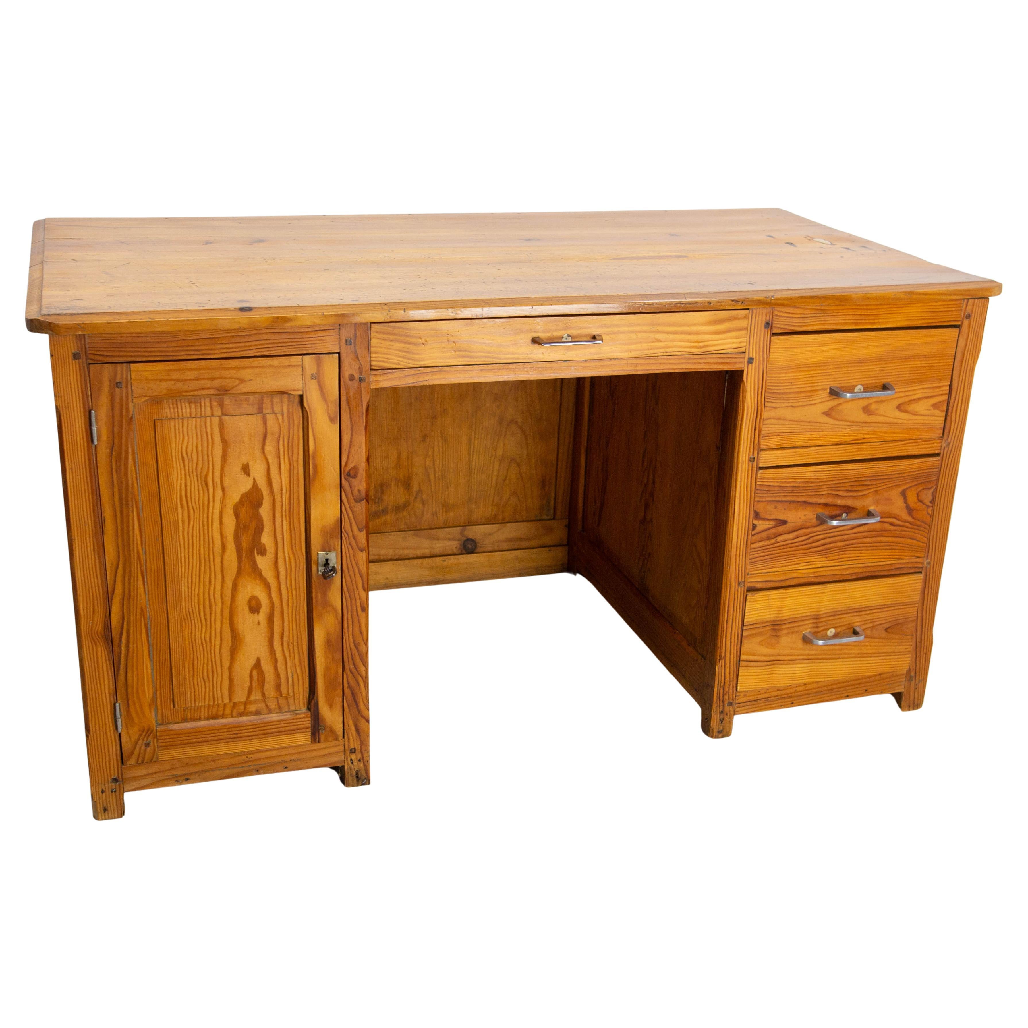 French Massive Pine Desk circa 1950 For Sale