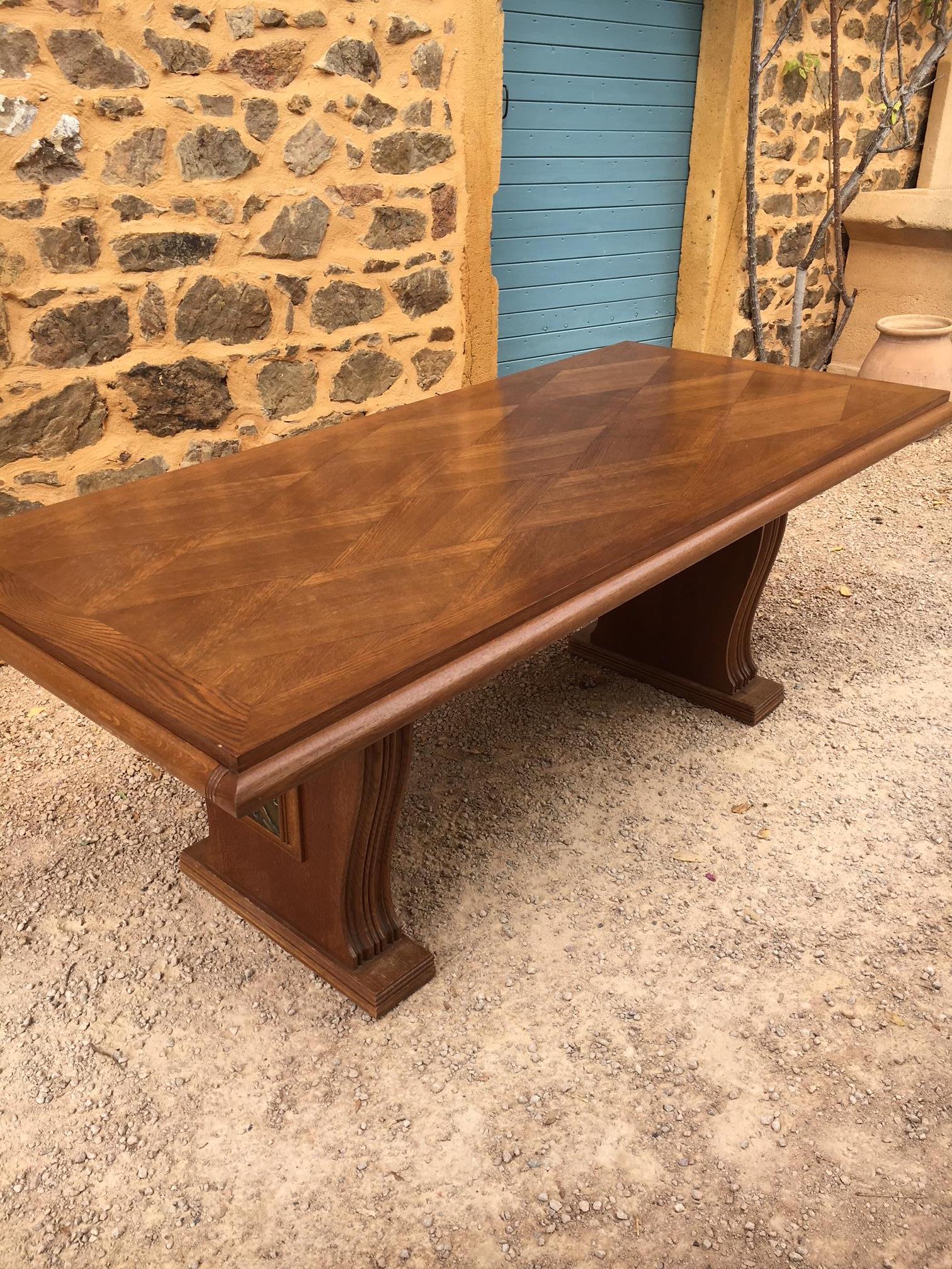 French Maxime Old Style Oak Table with 6 Chairs, 1940s In Good Condition In LEGNY, FR