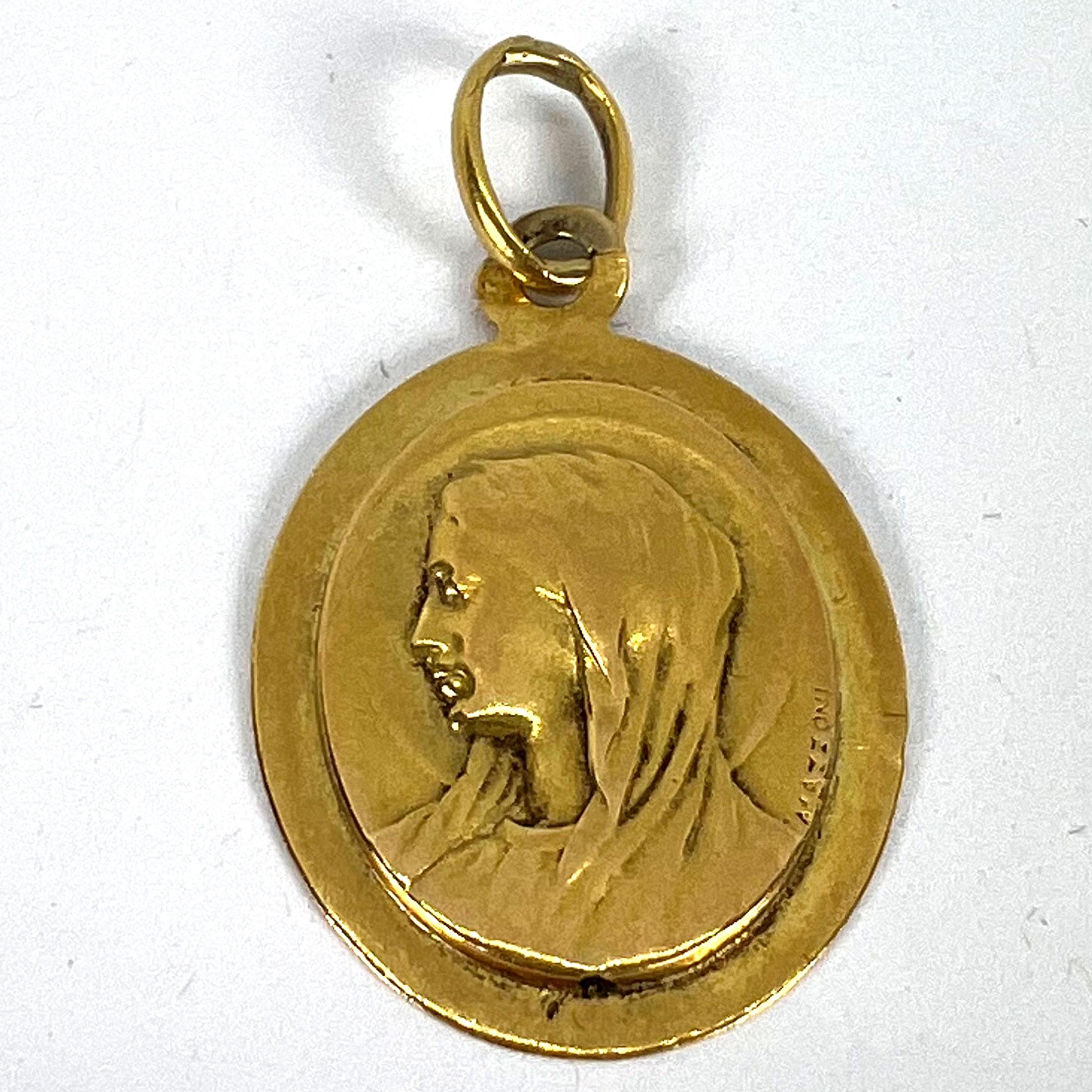 Colgante Medalla Ovalada de la Virgen María en Oro Amarillo de 18 quilates French Mazzoni en venta 8