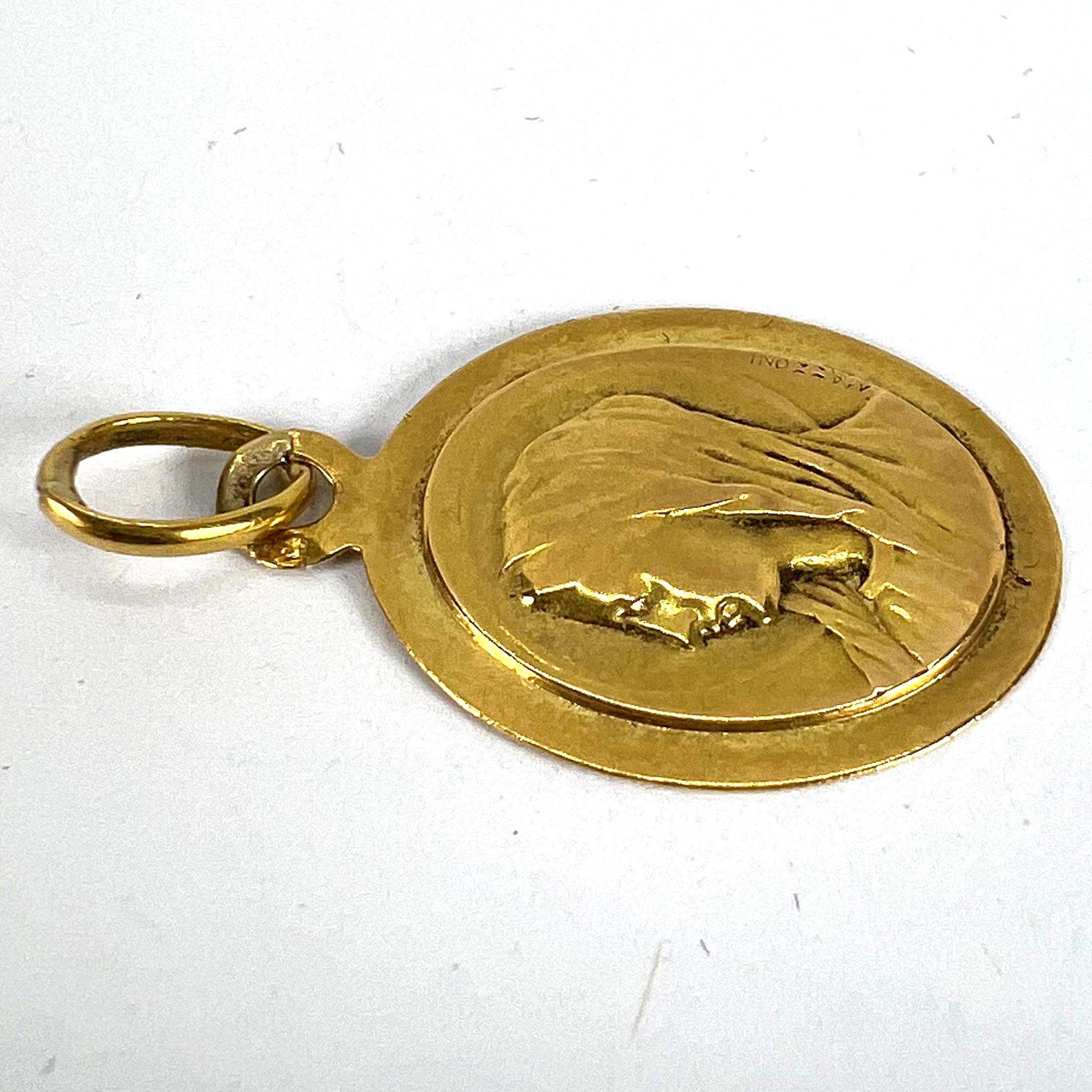 Colgante Medalla Ovalada de la Virgen María en Oro Amarillo de 18 quilates French Mazzoni en venta 10