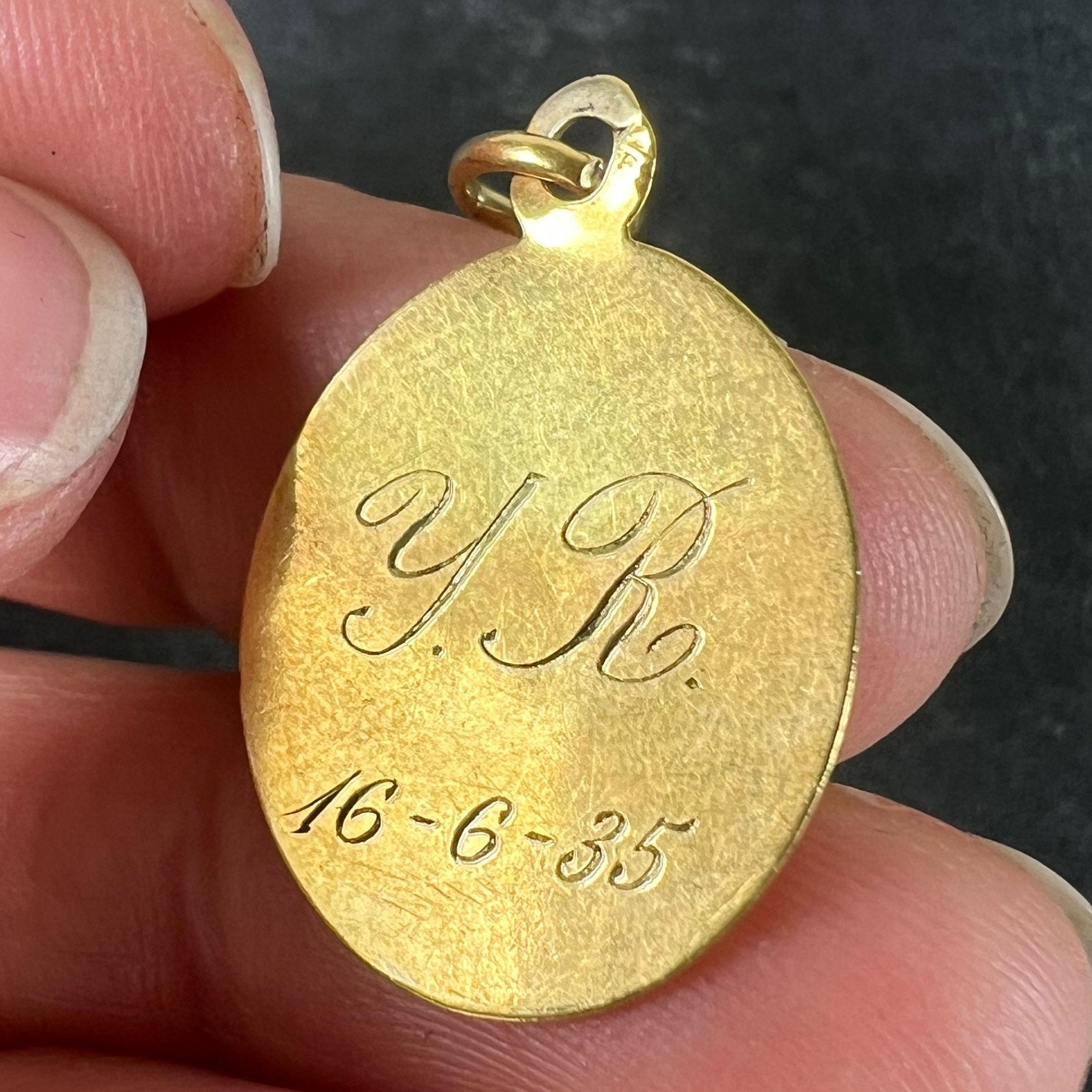 Colgante Medalla Ovalada de la Virgen María en Oro Amarillo de 18 quilates French Mazzoni en venta 4
