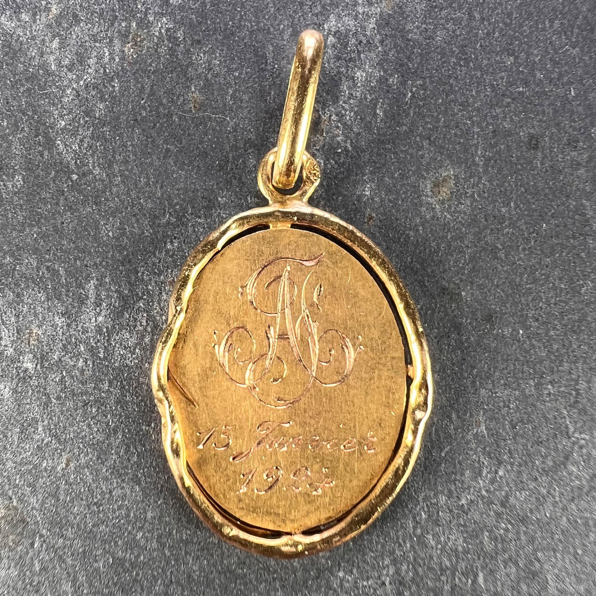 French Mazzoni Virgin Mary 18K Yellow Gold Pendant Medal In Fair Condition In London, GB