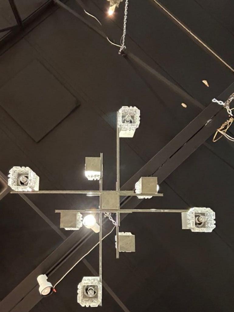 Lampadario a sospensione a 8 luci MCM francese in nichel e vetro in vendita 1
