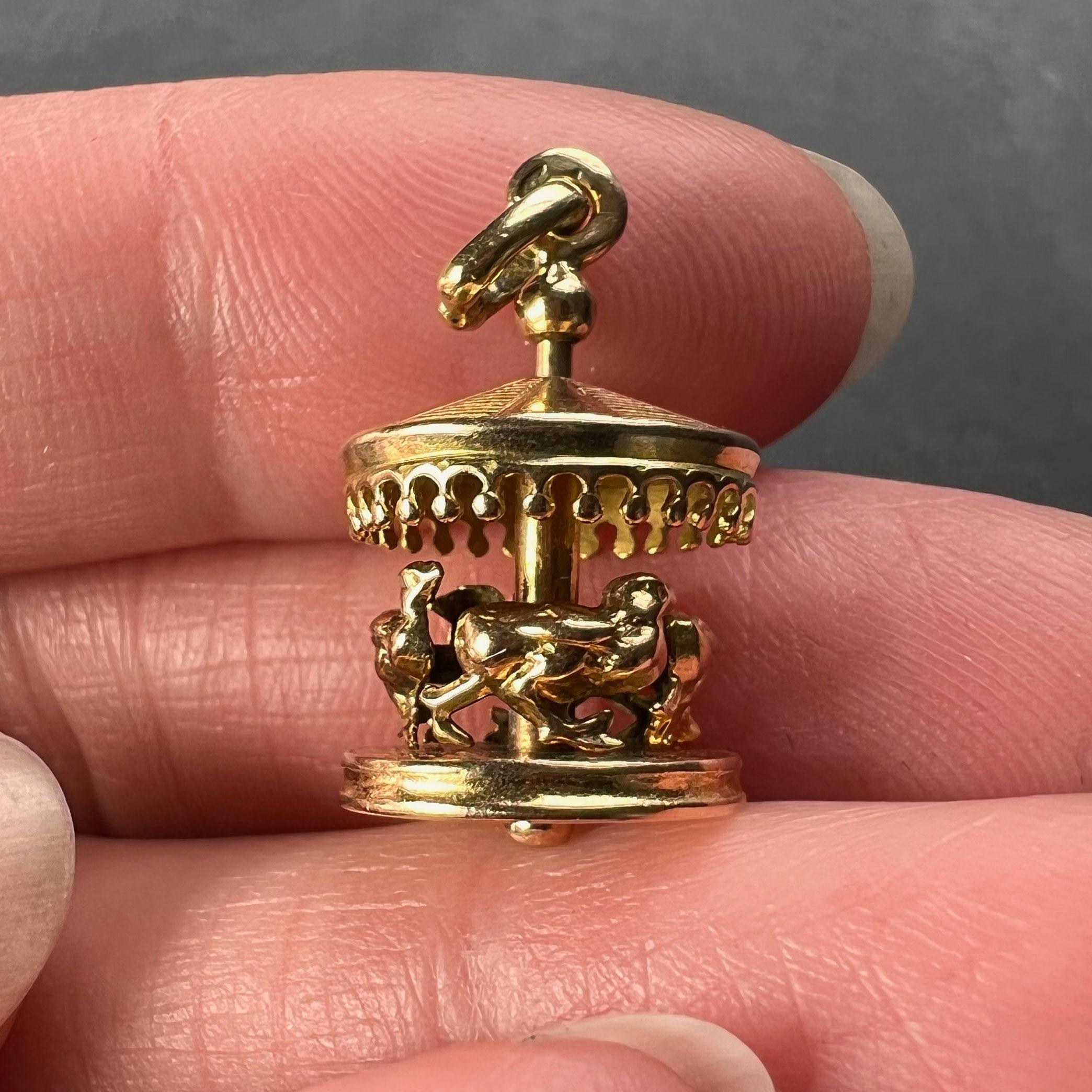 French Mechanical Easter Chick Carousel 18K Yellow Gold Charm Pendant In Good Condition In London, GB