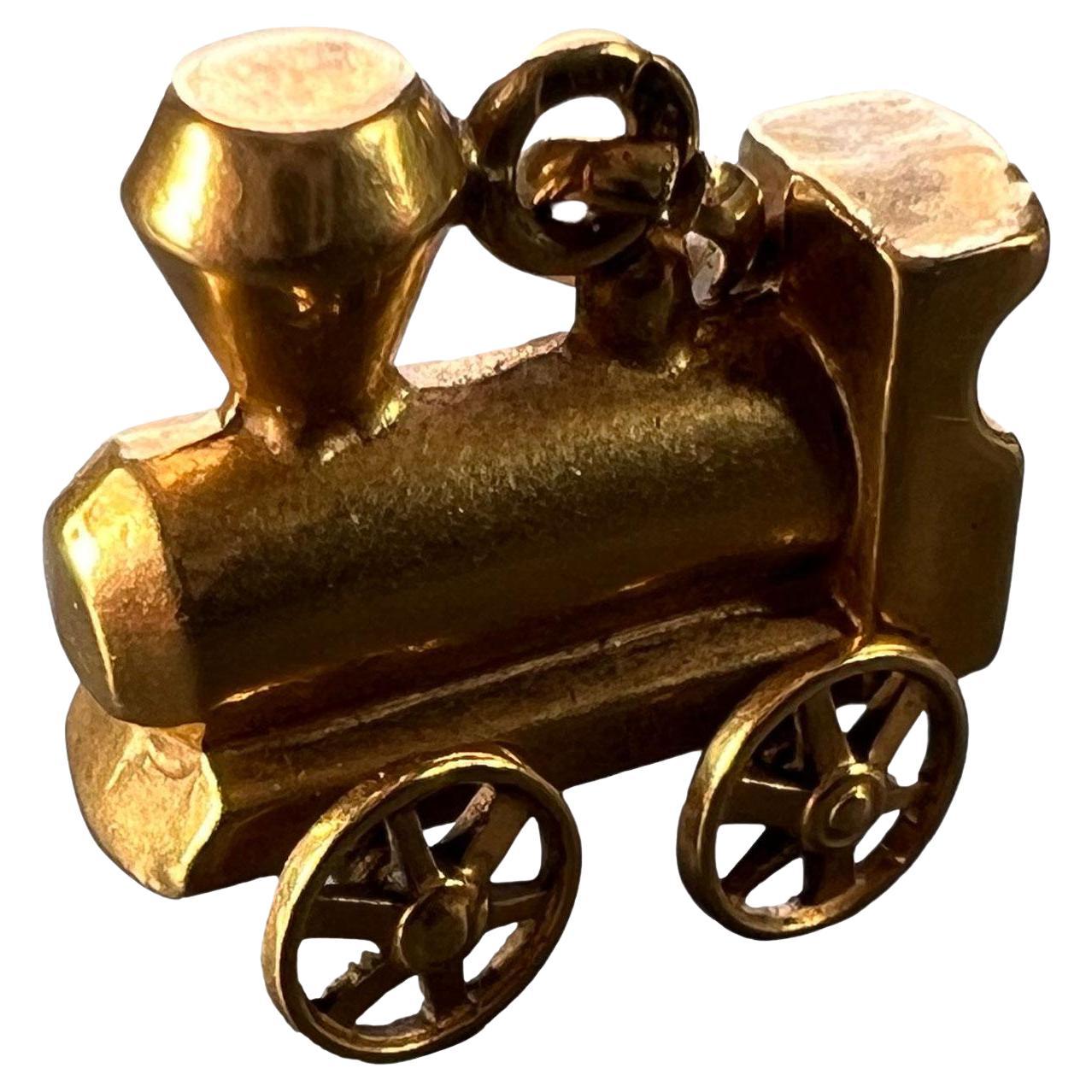 French Mechanical Steam Train Engine 18K Yellow Gold Charm Pendant For Sale