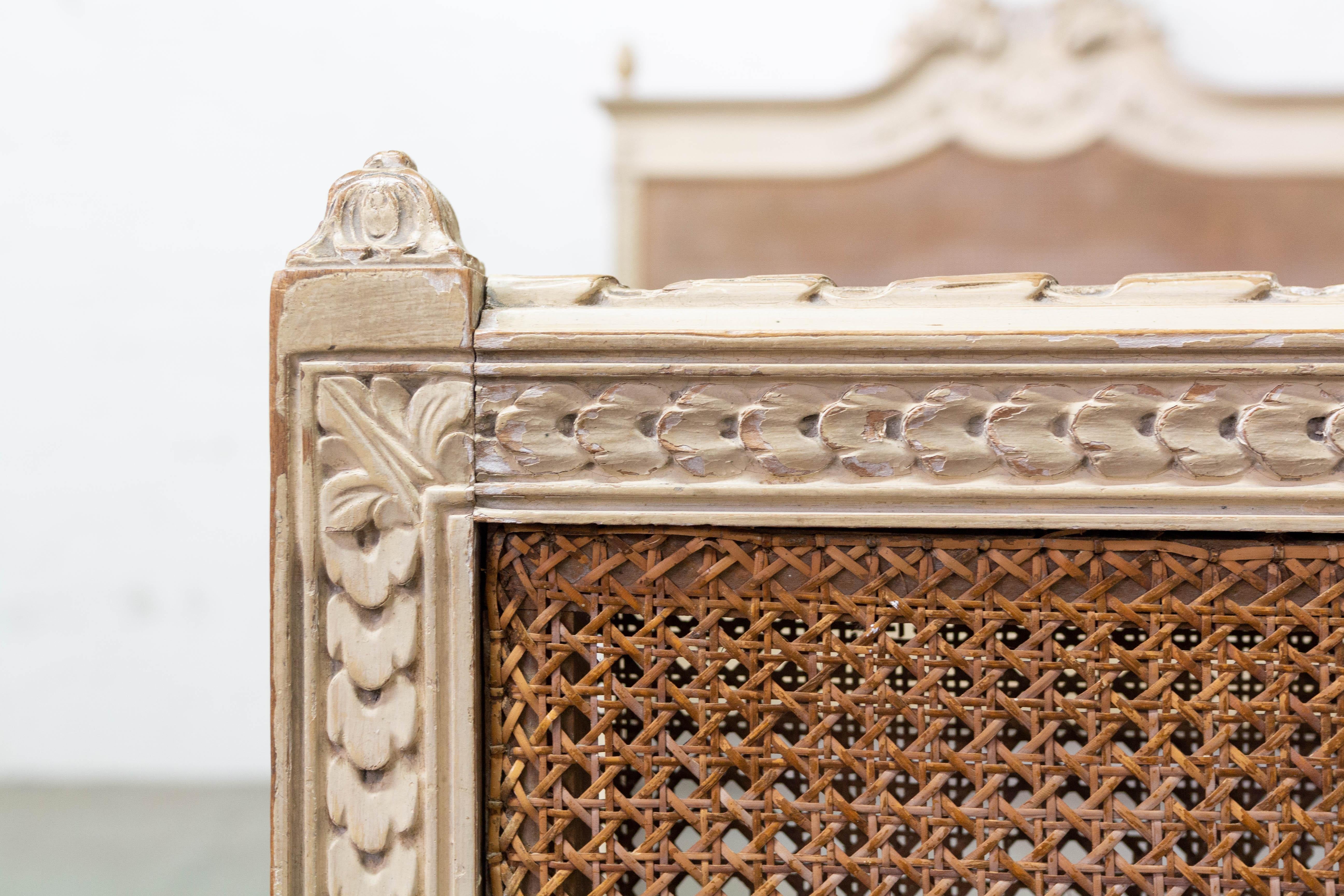 French Medallion Bed 19th Century Louis XVI Cane, Early 20th Century 7