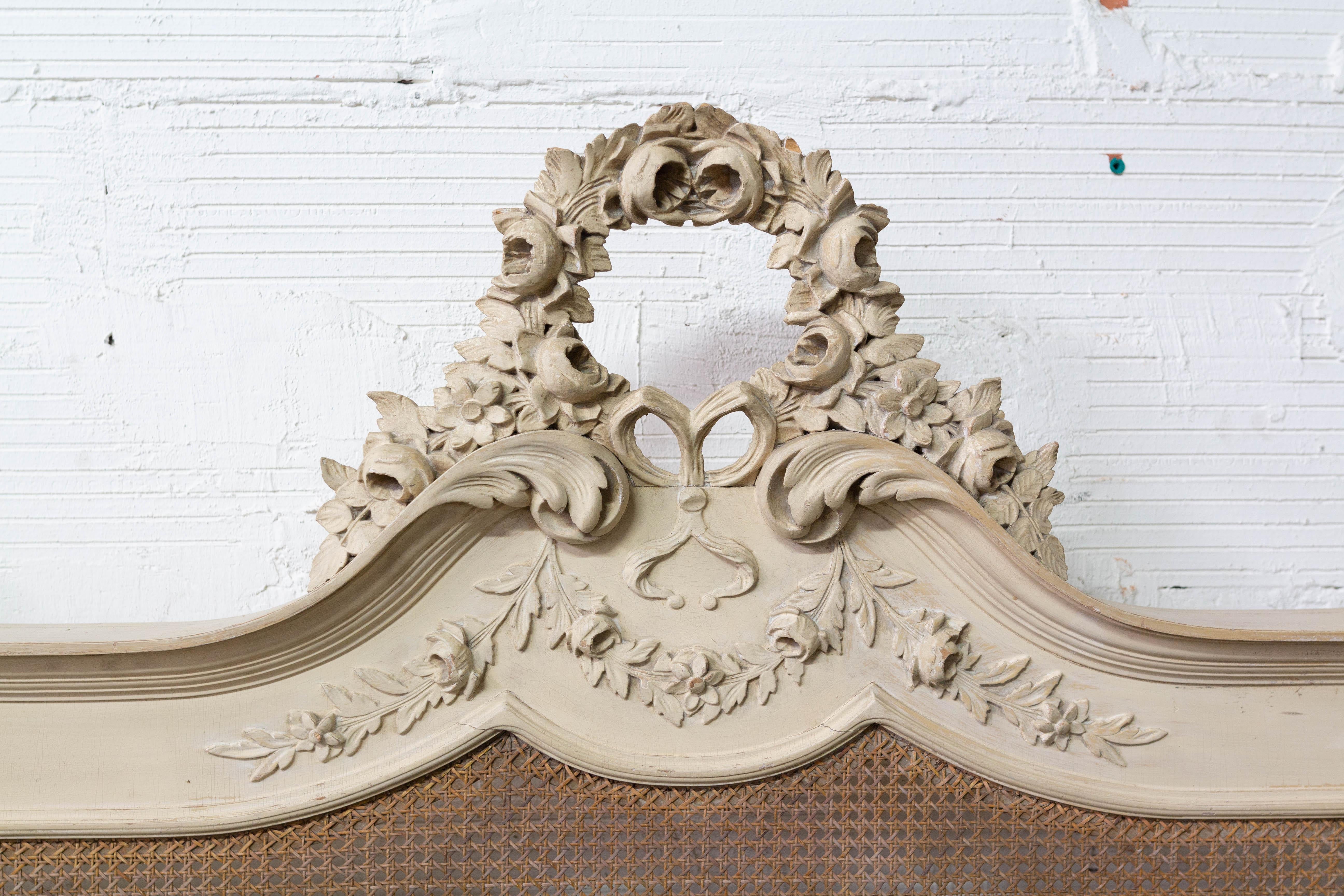 French Medallion Bed 19th Century Louis XVI Cane, Early 20th Century In Good Condition In Labrit, Landes