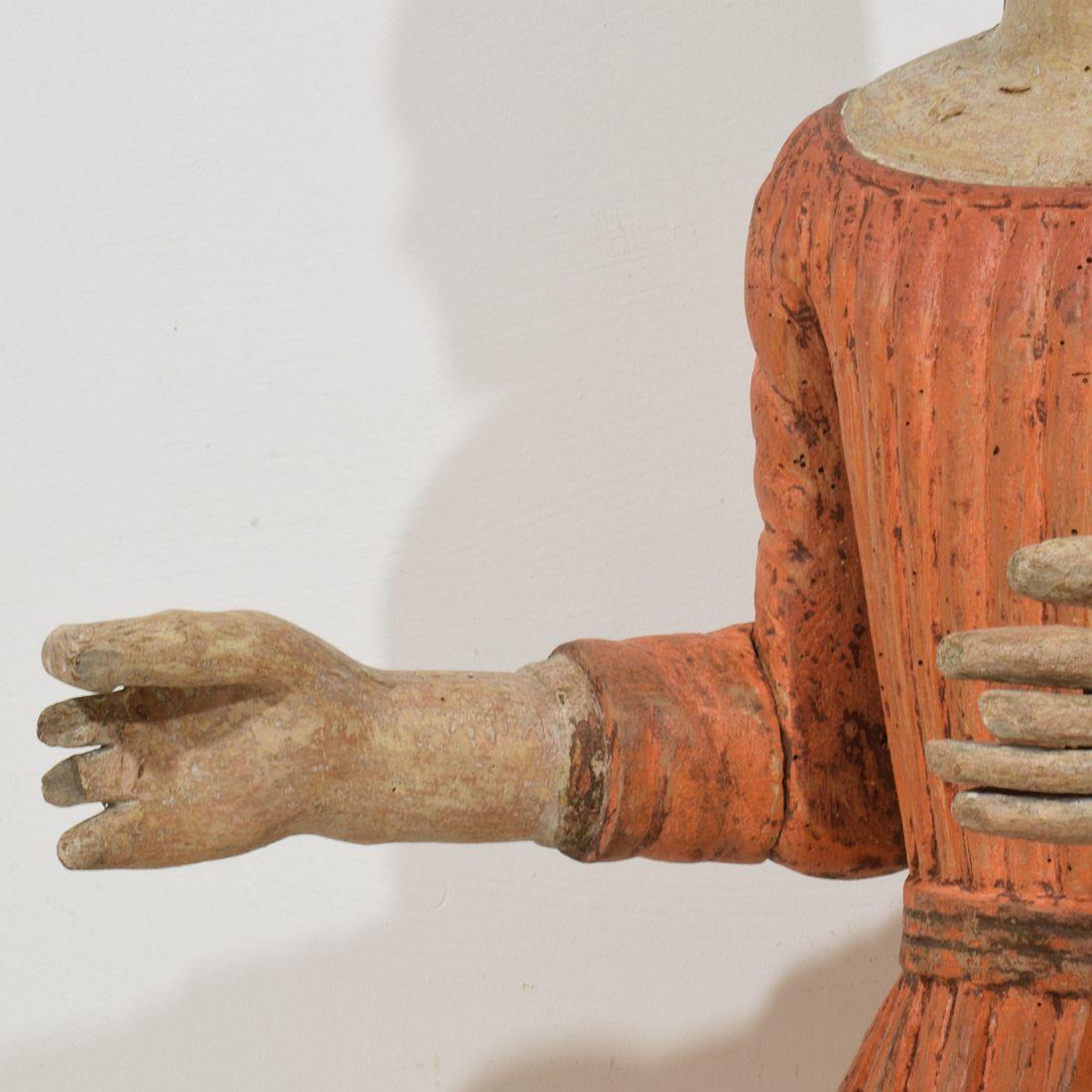 Madonna médiévale française en bois peint en vente 2