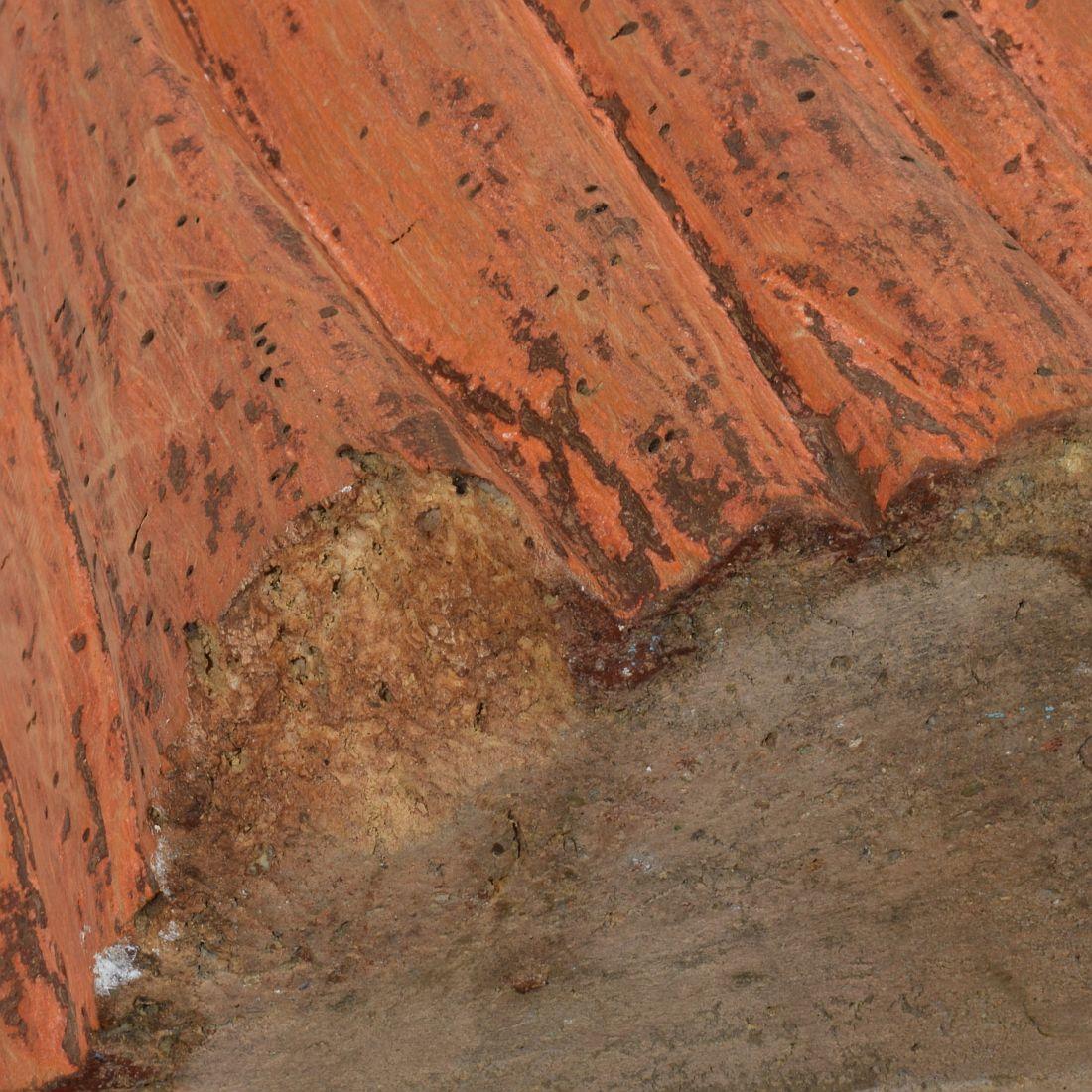 Madonna médiévale française en bois peint en vente 12